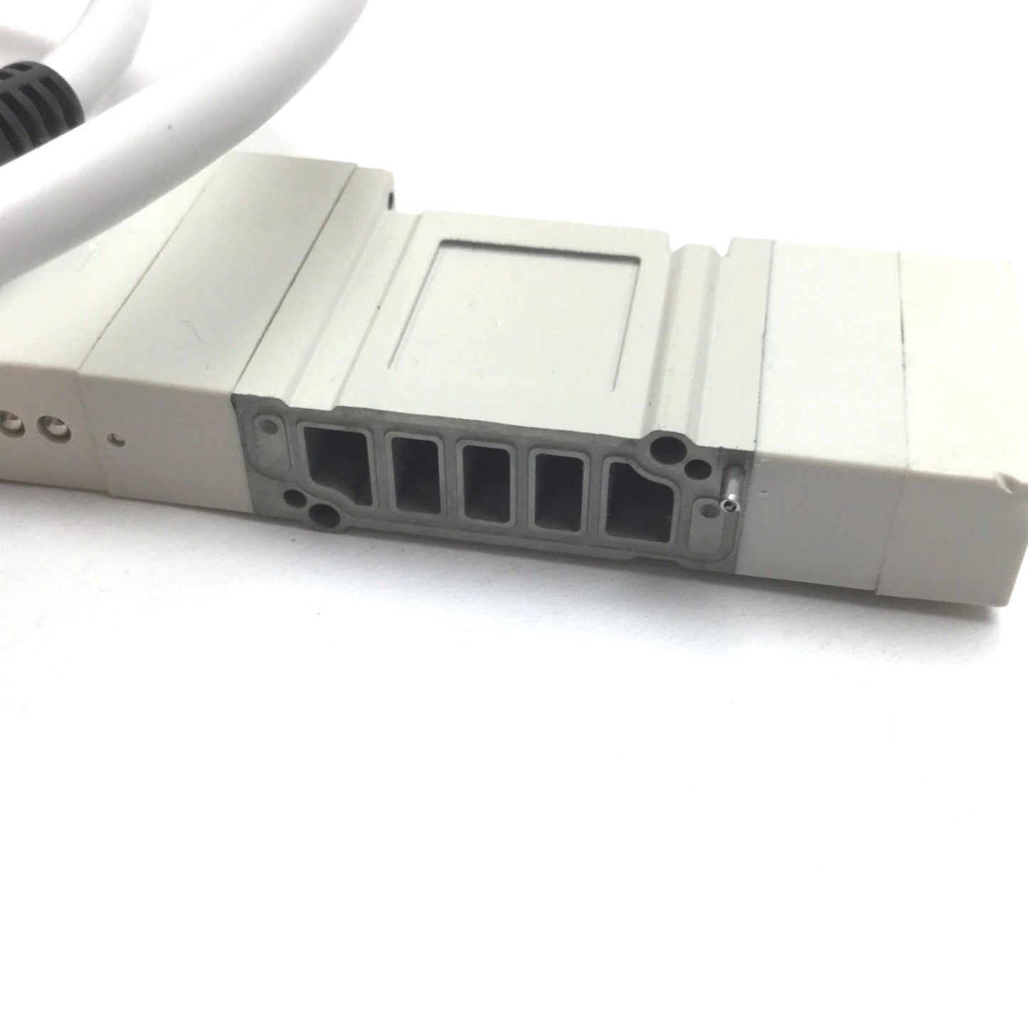 Used SMC SV1400-5W2U-01T Solenoid Valve, 3-Position 5-Port, 24VDC, 0.2-0.7MPa