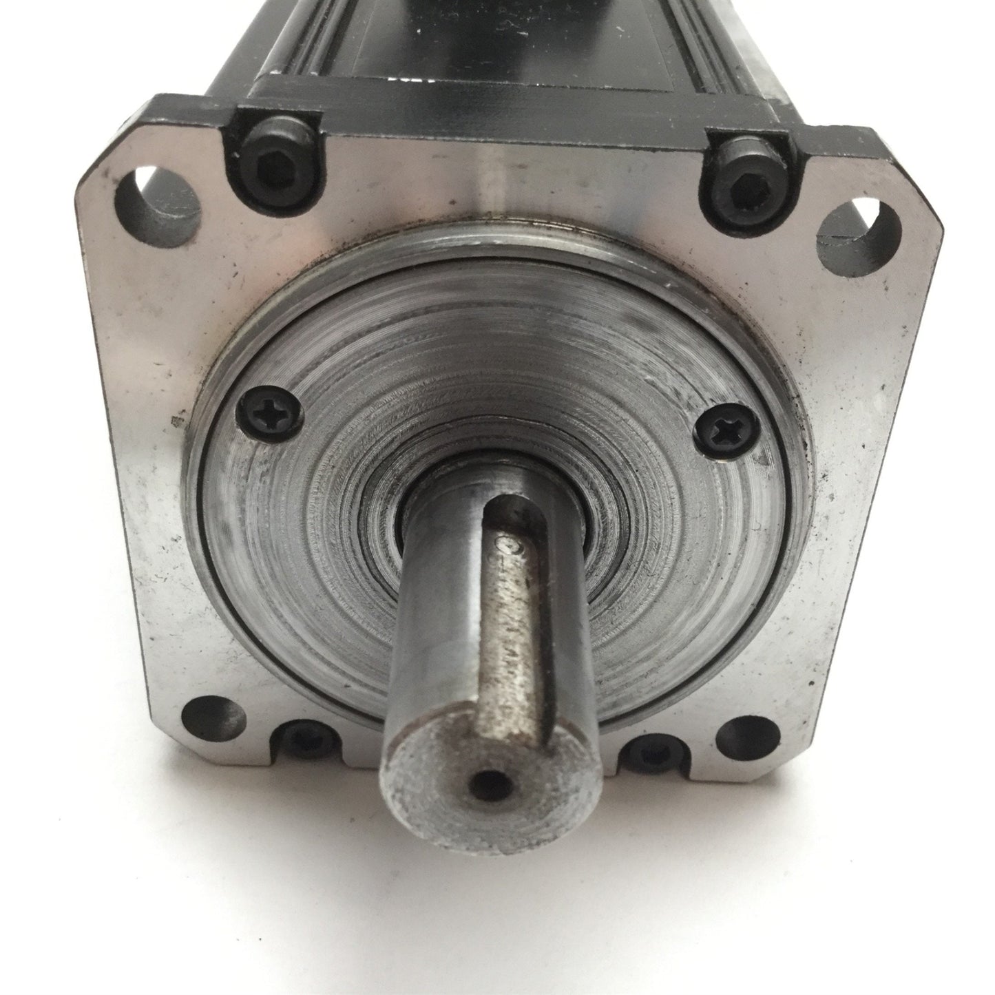 Used Omron R88M Servo Motor With Encoder, 14mm Shaft Diameter, 50mm Hole Spacing