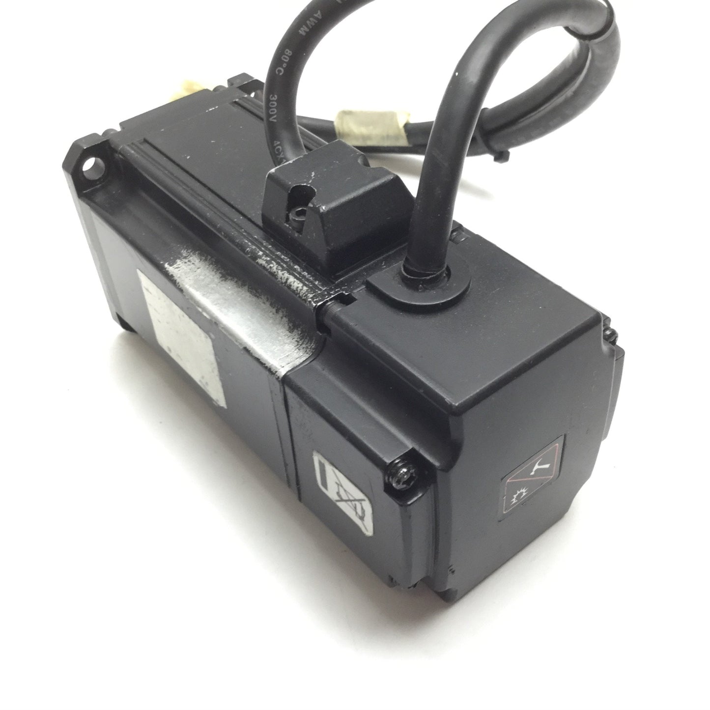Used Omron R88M Servo Motor With Encoder, 14mm Shaft Diameter, 50mm Hole Spacing