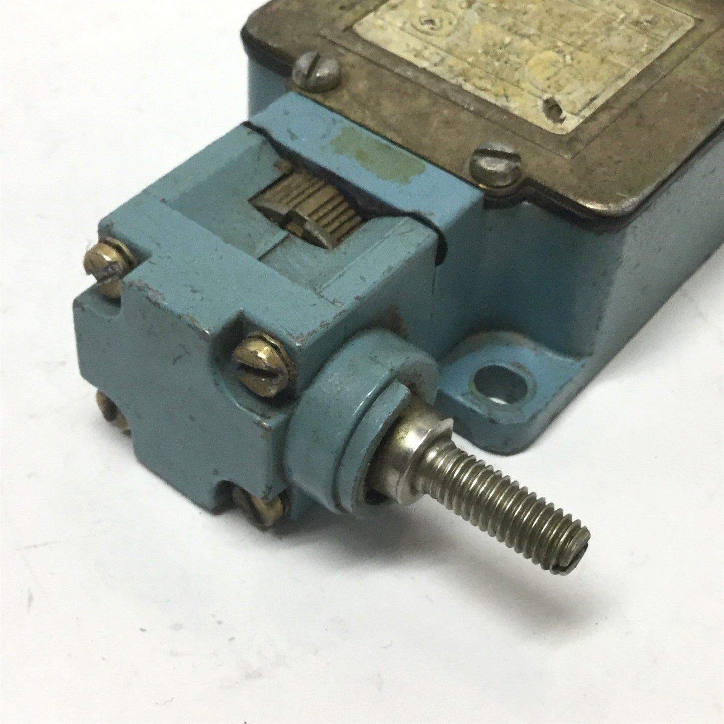 Used Telemecanique XCK-L1 OsiSense Metal Limit Switch, Rotary Operator, 1NO-1NC