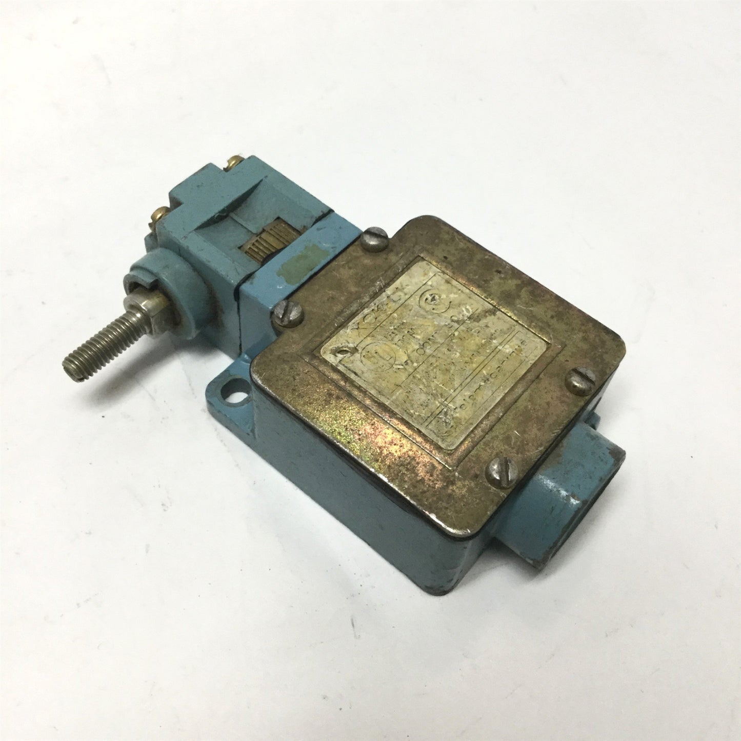 Used Telemecanique XCK-L1 OsiSense Metal Limit Switch, Rotary Operator, 1NO-1NC