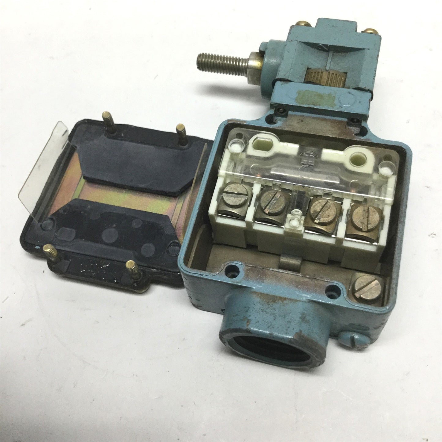 Used Telemecanique XCK-L1 OsiSense Metal Limit Switch, Rotary Operator, 1NO-1NC