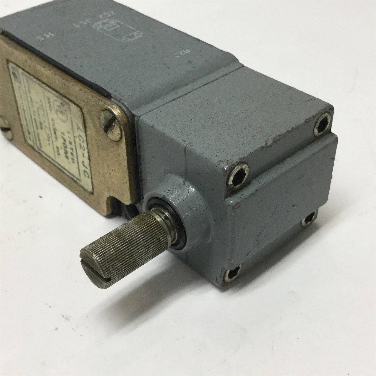 Used Telemecanique XC2-JC OsiSense Limit Switch, Rotary Operator, 1NO-1NC, 250VAC