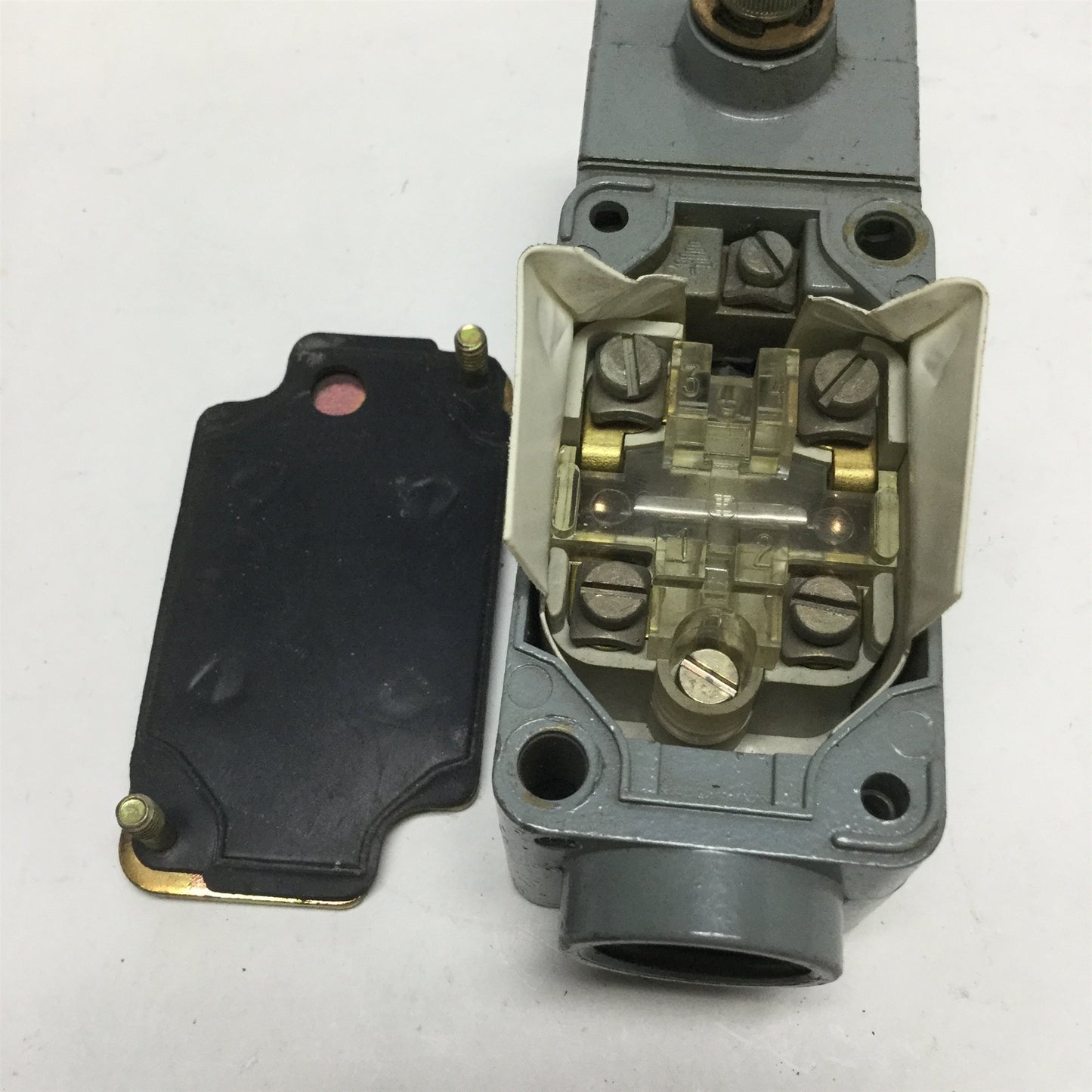 Used Telemecanique XC2-JC OsiSense Limit Switch, Rotary Operator, 1NO-1NC, 250VAC
