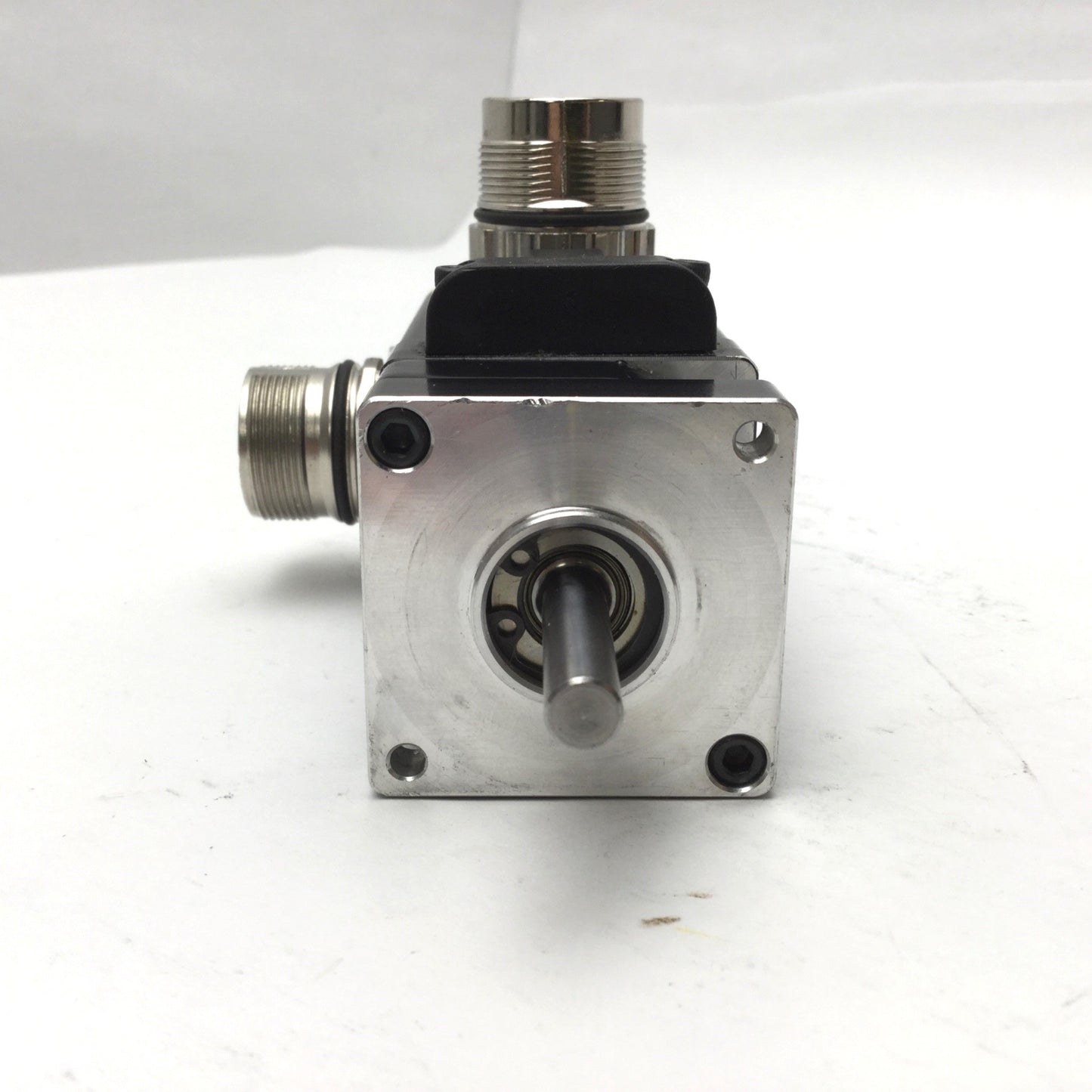 Used Parker BE161CJ-NPSN Brushless Servo Motor 340Vac 0.063Kw Rated Power 0.25" Shaft
