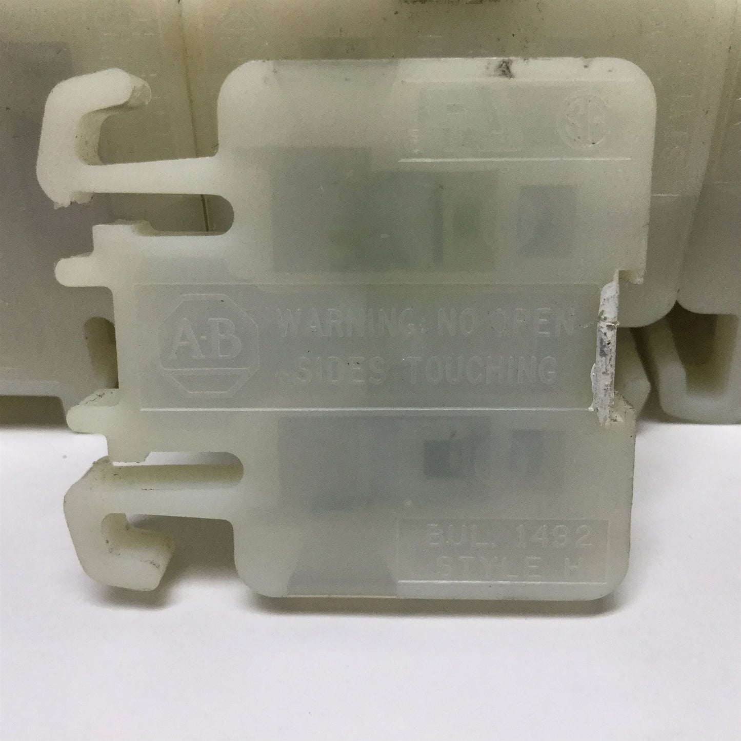 Used Lot of 34 Allen Bradley 1492-H1 Finger Safe Terminal Blocks, 30A 600V, DIN Mount