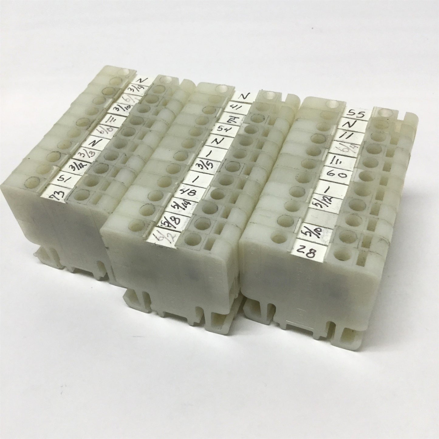 Used Lot of 34 Allen Bradley 1492-H1 Finger Safe Terminal Blocks, 30A 600V, DIN Mount