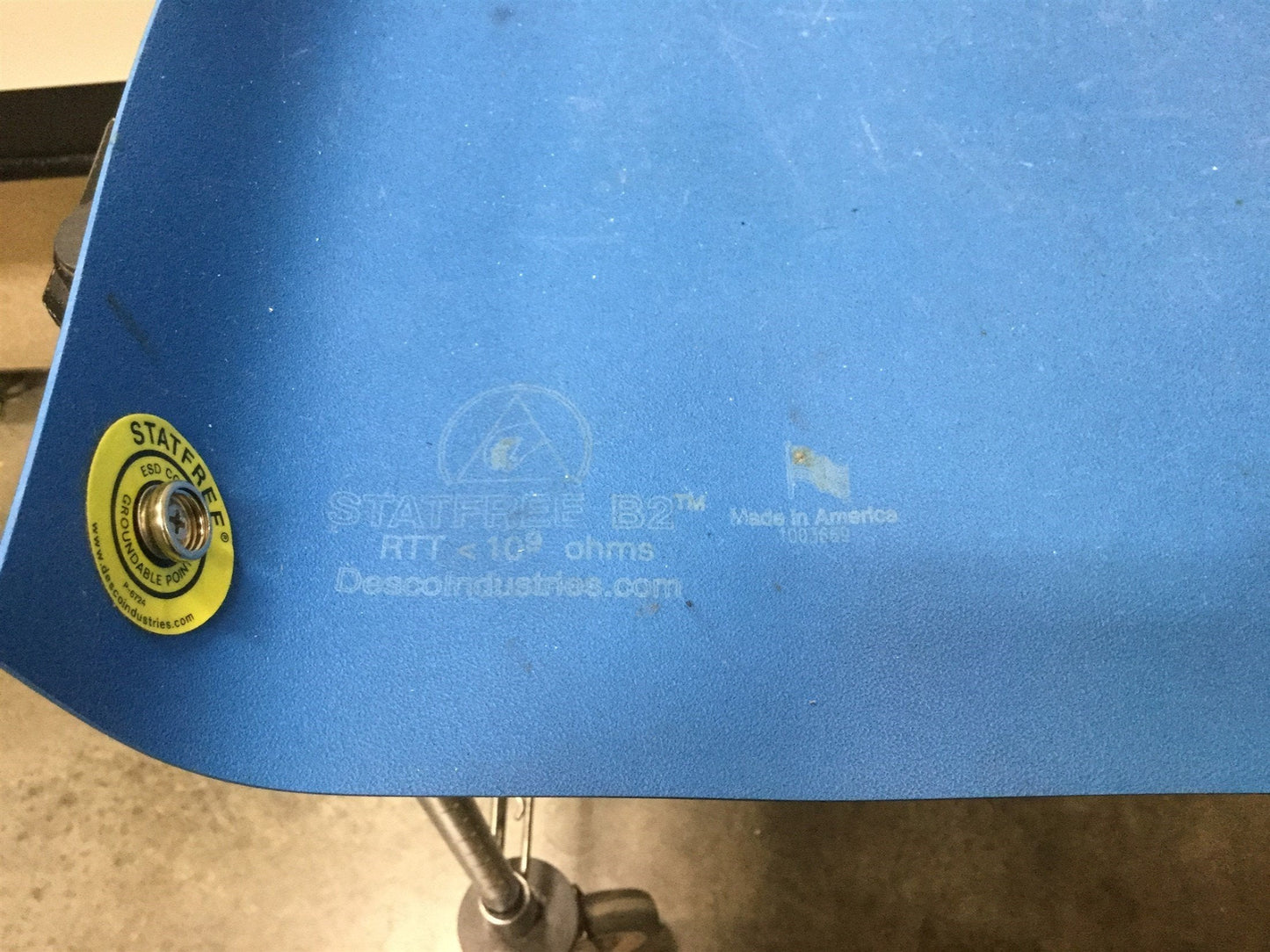 Used Desco Statfree B2 Dissipative Dual layer Rubber Mat, No Cord, 0.06x24x48" Vinyl