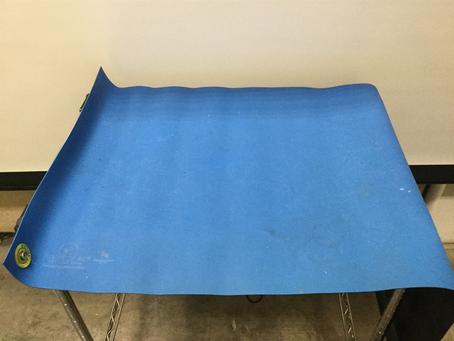 Used Desco Statfree B2 Dissipative Dual layer Rubber Mat, No Cord, 0.06x24x48" Vinyl