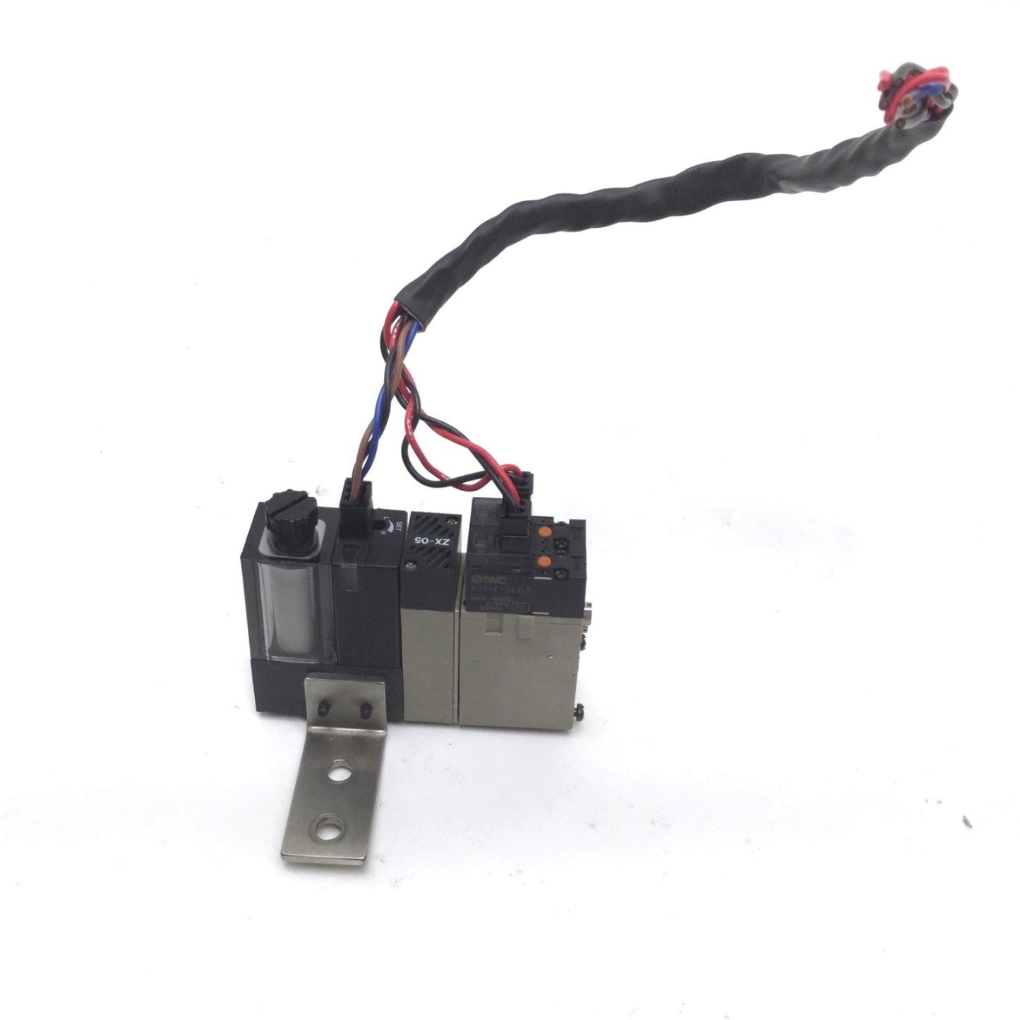 Used SMC ZSE2-0X-55CN-D Vacuum Pressure Switch w/ 2x SMC VJ114-5LOZ Solenoid Valves