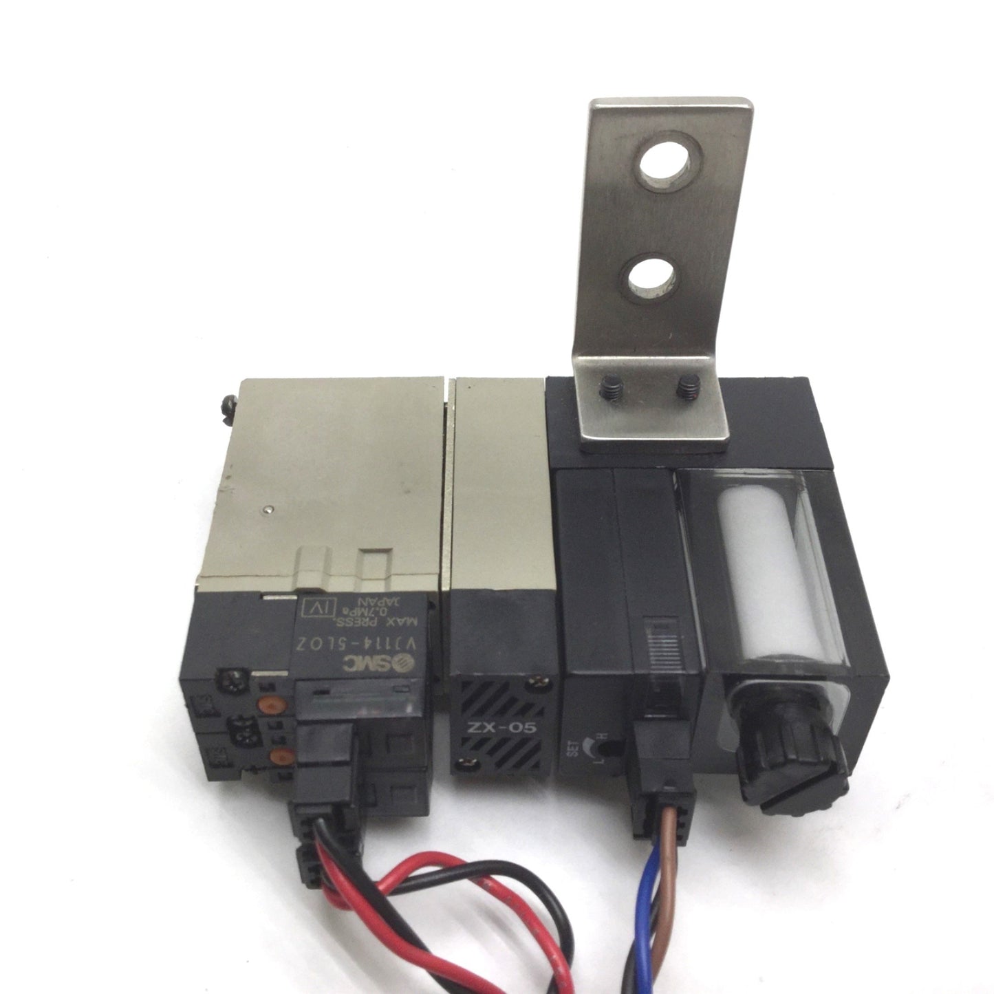 Used SMC ZSE2-0X-55CN-D Vacuum Pressure Switch w/ 2x SMC VJ114-5LOZ Solenoid Valves