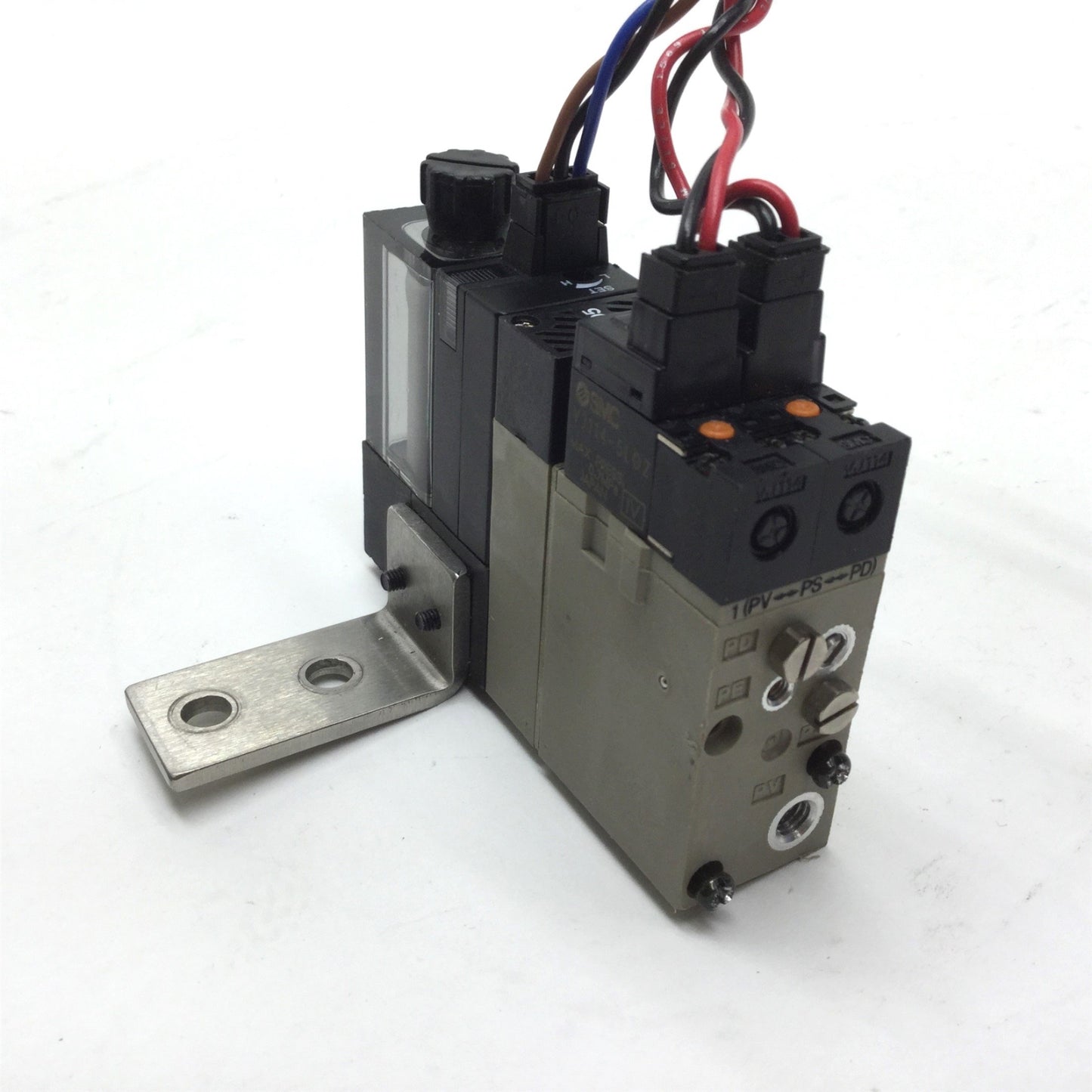 Used SMC ZSE2-0X-55CN-D Vacuum Pressure Switch w/ 2x SMC VJ114-5LOZ Solenoid Valves