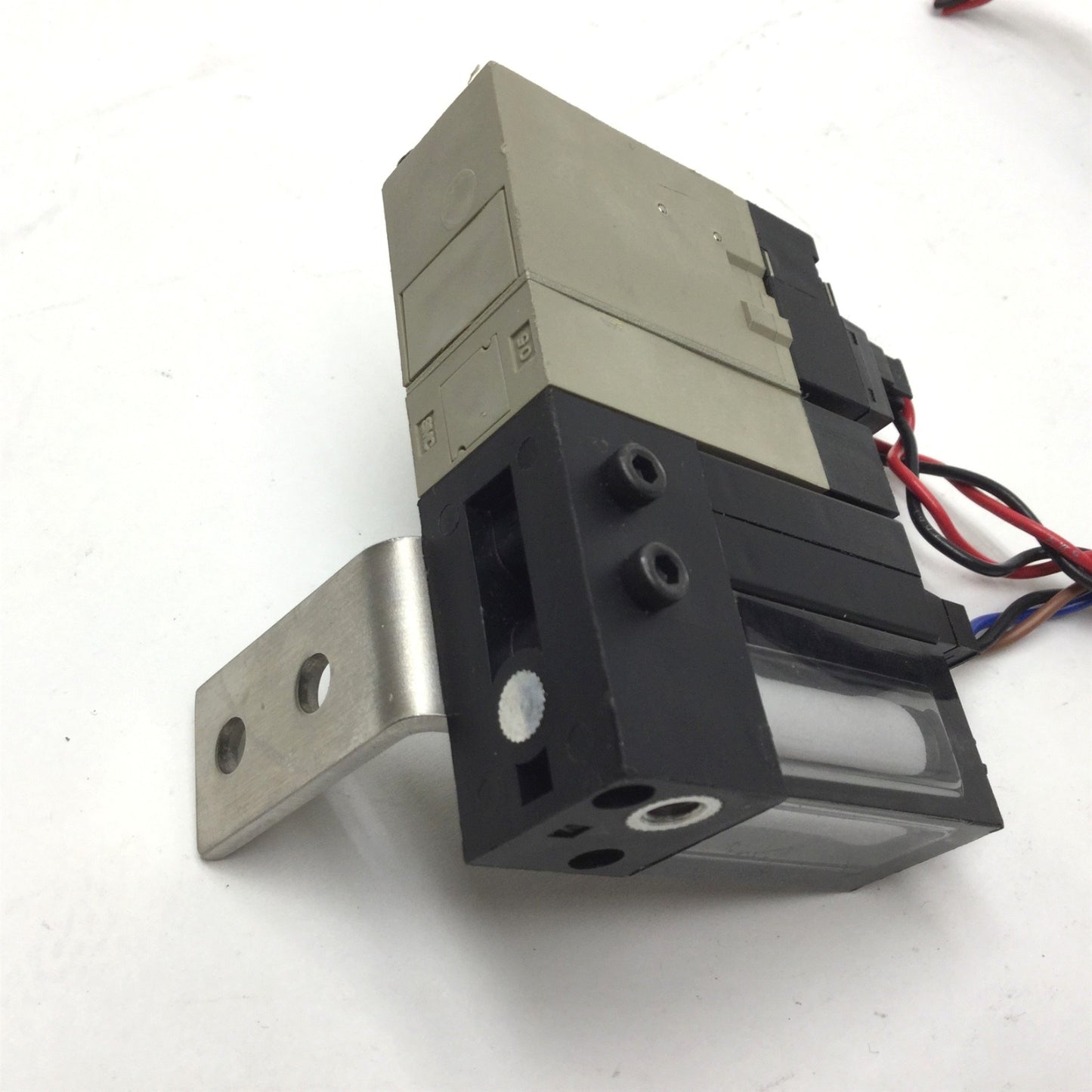 Used SMC ZSE2-0X-55CN-D Vacuum Pressure Switch w/ 2x SMC VJ114-5LOZ Solenoid Valves