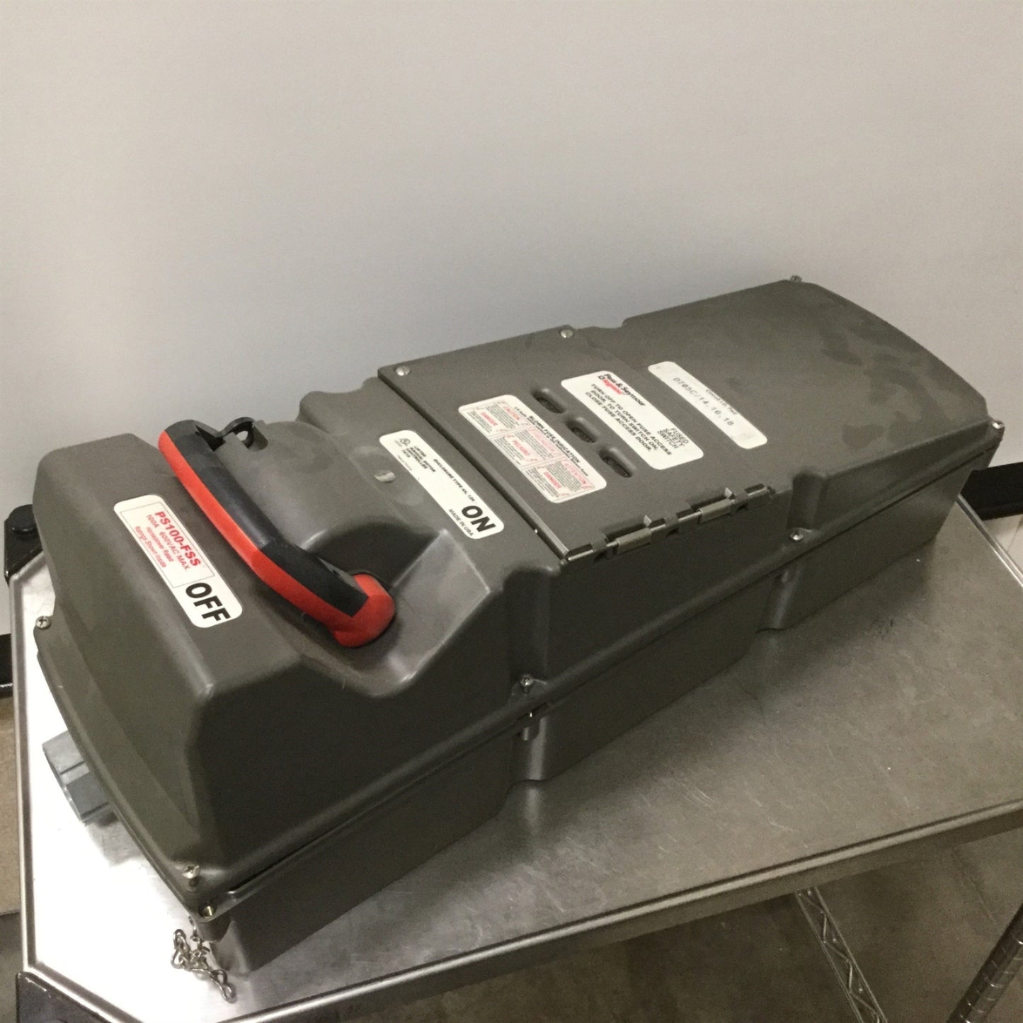 Used Pass & Seymour PS100-FSS Fused Safety Switch, Voltage: 600VAC 100A *Crack