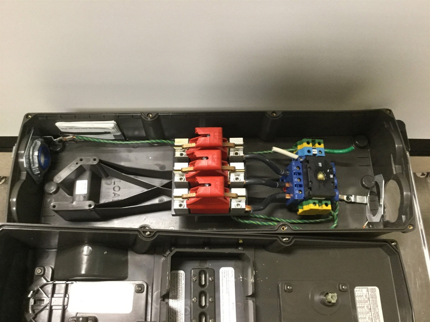 Used Pass & Seymour PS100-FSS Fused Safety Switch, Voltage: 600VAC 100A *Crack