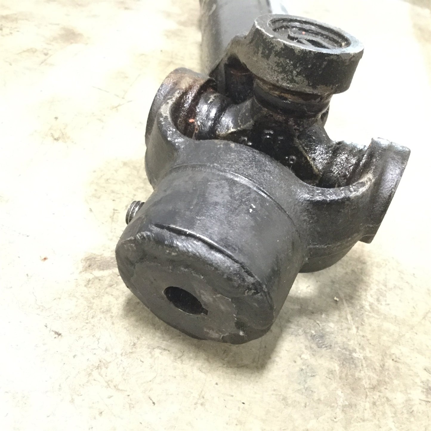 Used Spicer Drive Shaft, Length Range (Yoke to Yoke): 15" to 17.5", End Shaft: 0.5"