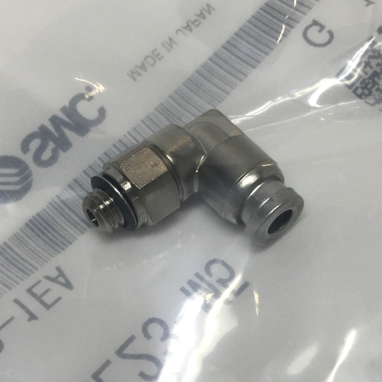 New Lot of 5 SMC KQB2L23-M5 Male Elbow, 3.2mm Metal One-Touch Fittings M5x0.8 Thread