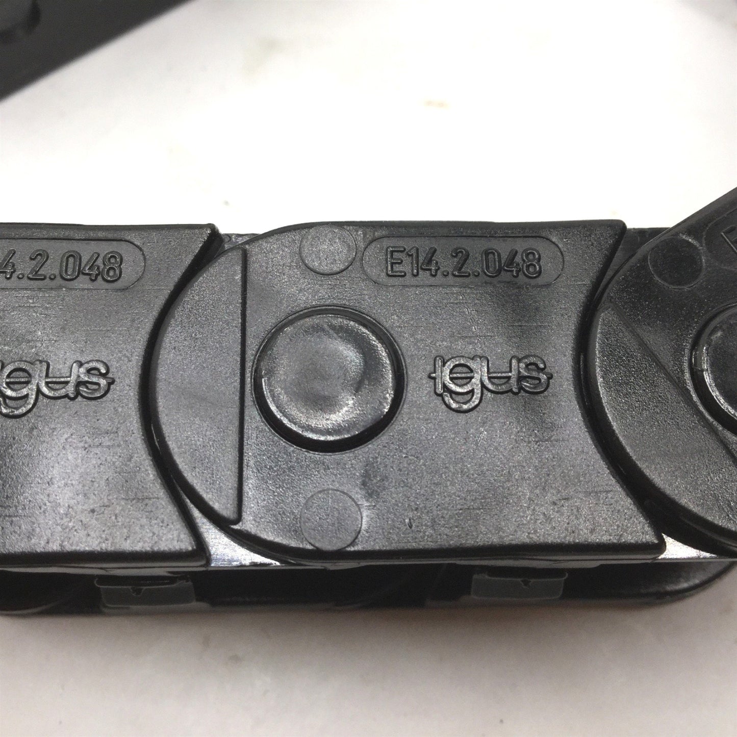 Used Igus E14.2.048 Energy Chain (W) 1-3/8 Inch x (H) 1 Inch x (L) 15 Inch