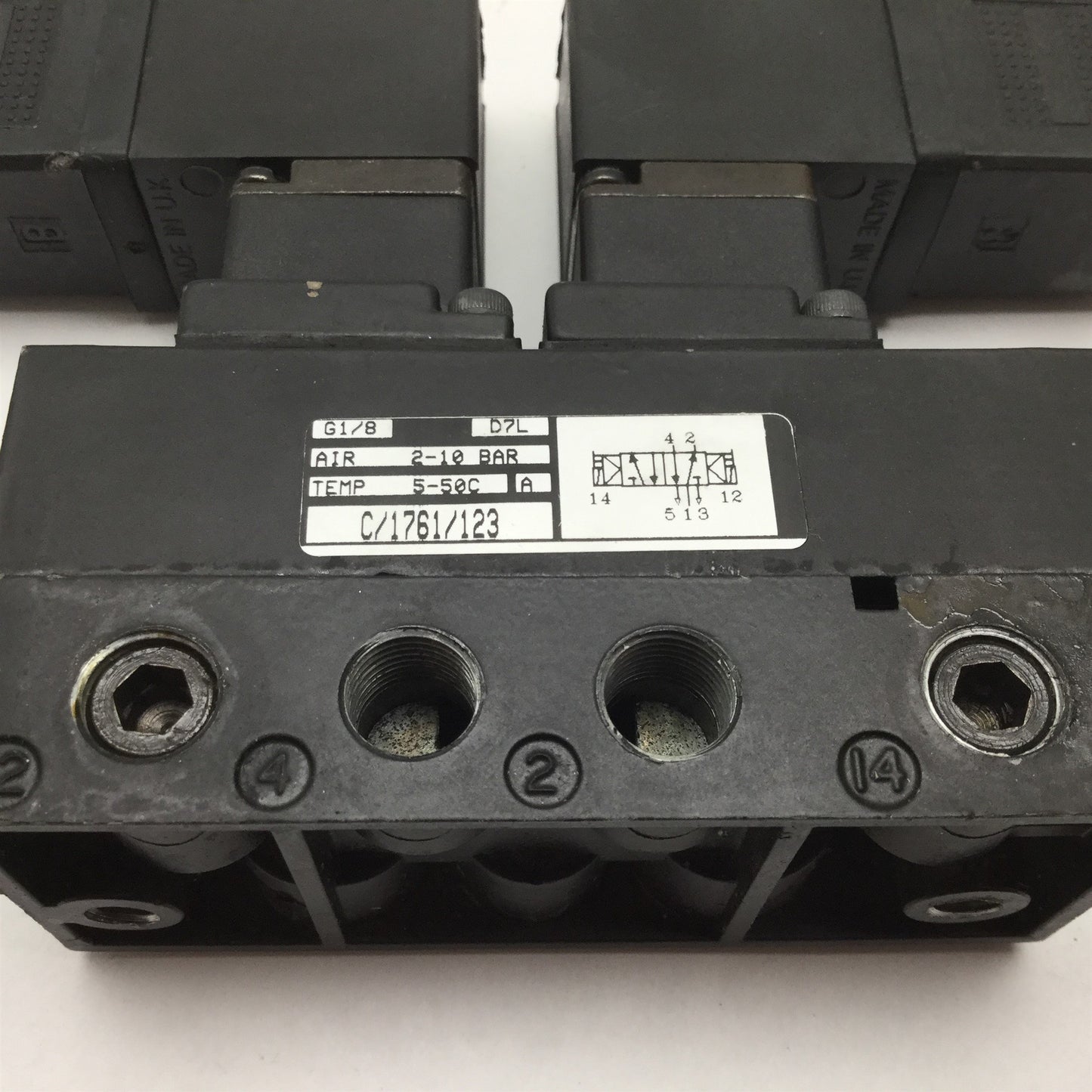 New – Open box Norgren C/1761/123 Dual Solenoid Valve, 2-Position 5-Port, 24VAC, G1/8