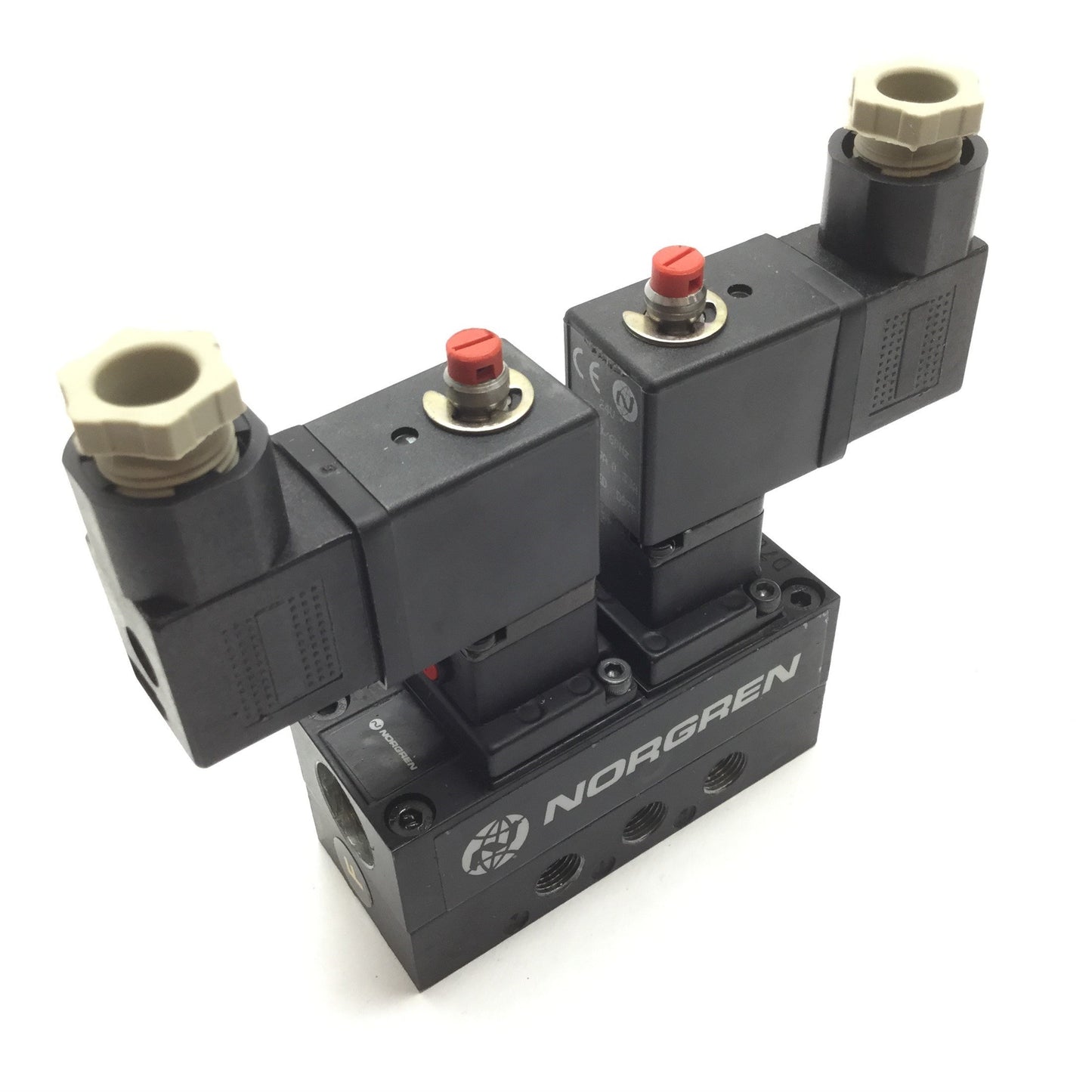 New – Open box Norgren C/1761/123 Dual Solenoid Valve, 2-Position 5-Port, 24VAC, G1/8