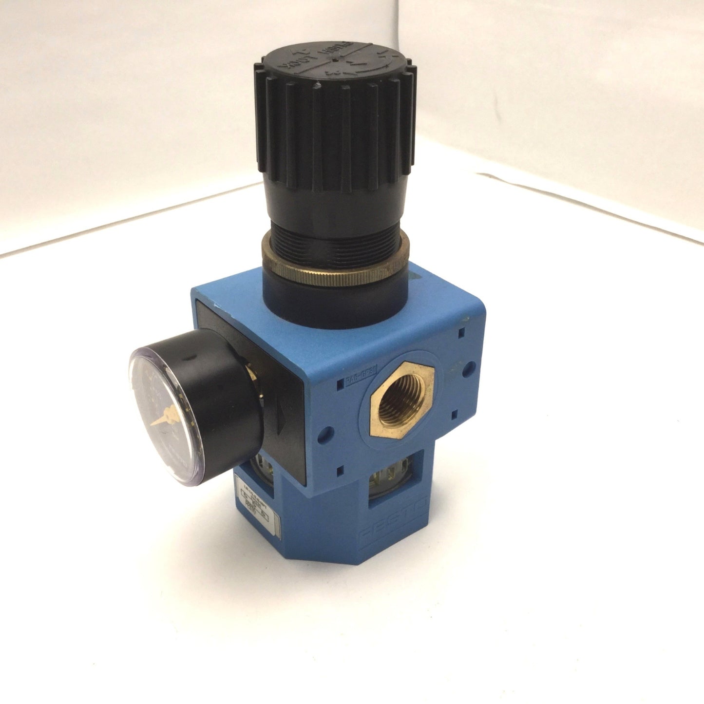 New – Open box Festo LR-1/2-S-B-NPT Regulator With 160psi Gauge, Control Pressure: 0.5-12bar