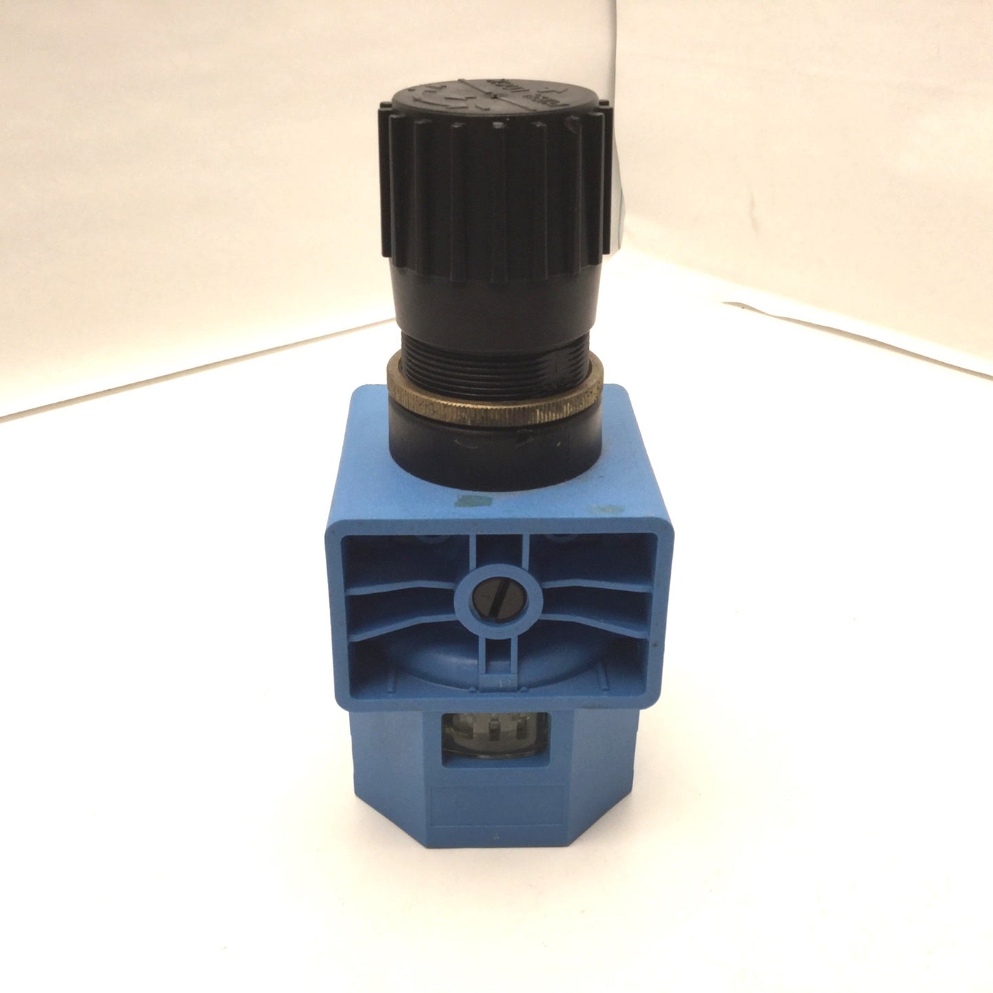 New – Open box Festo LR-1/2-S-B-NPT Regulator With 160psi Gauge, Control Pressure: 0.5-12bar