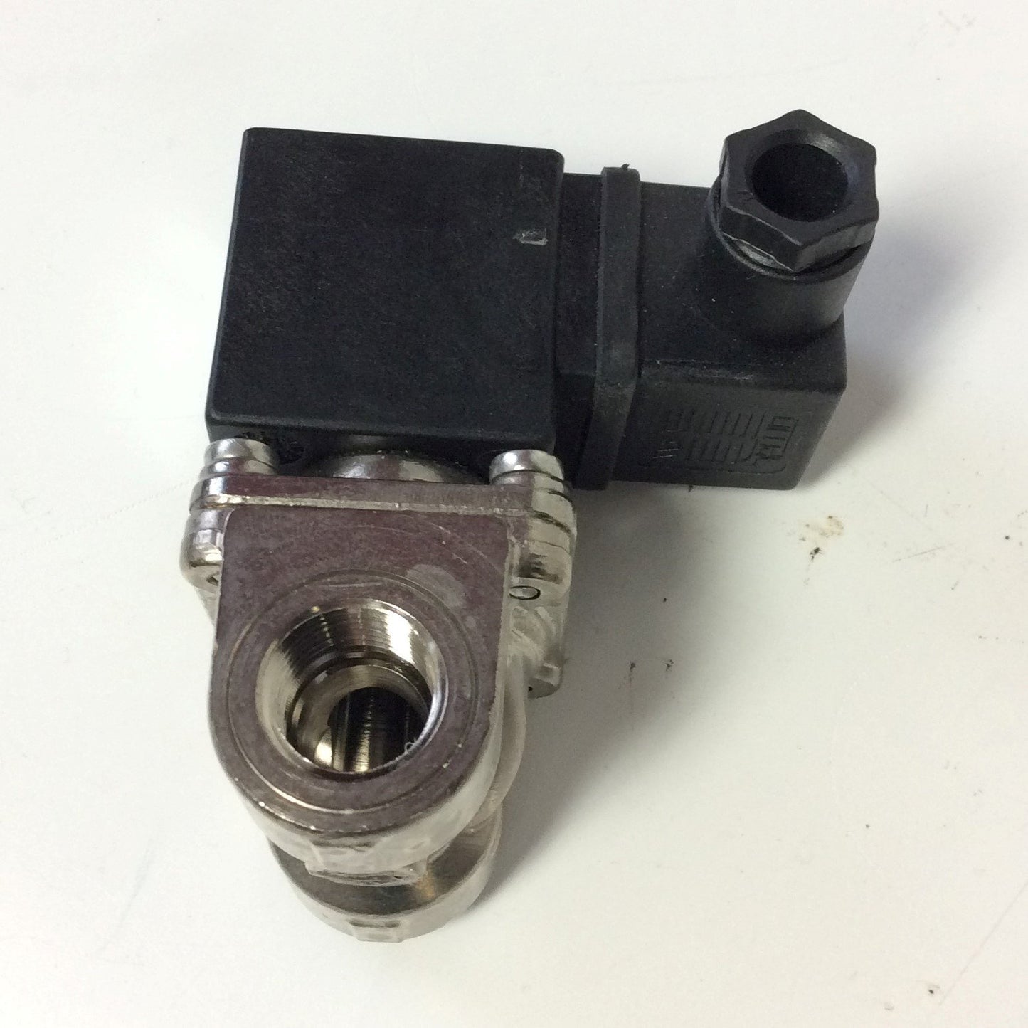 Used Granzow E3D29-00V-01 Solenoid Valve 2-Way NC 24VDC 3/8" NPT 7/16" Orif 2-150PSI