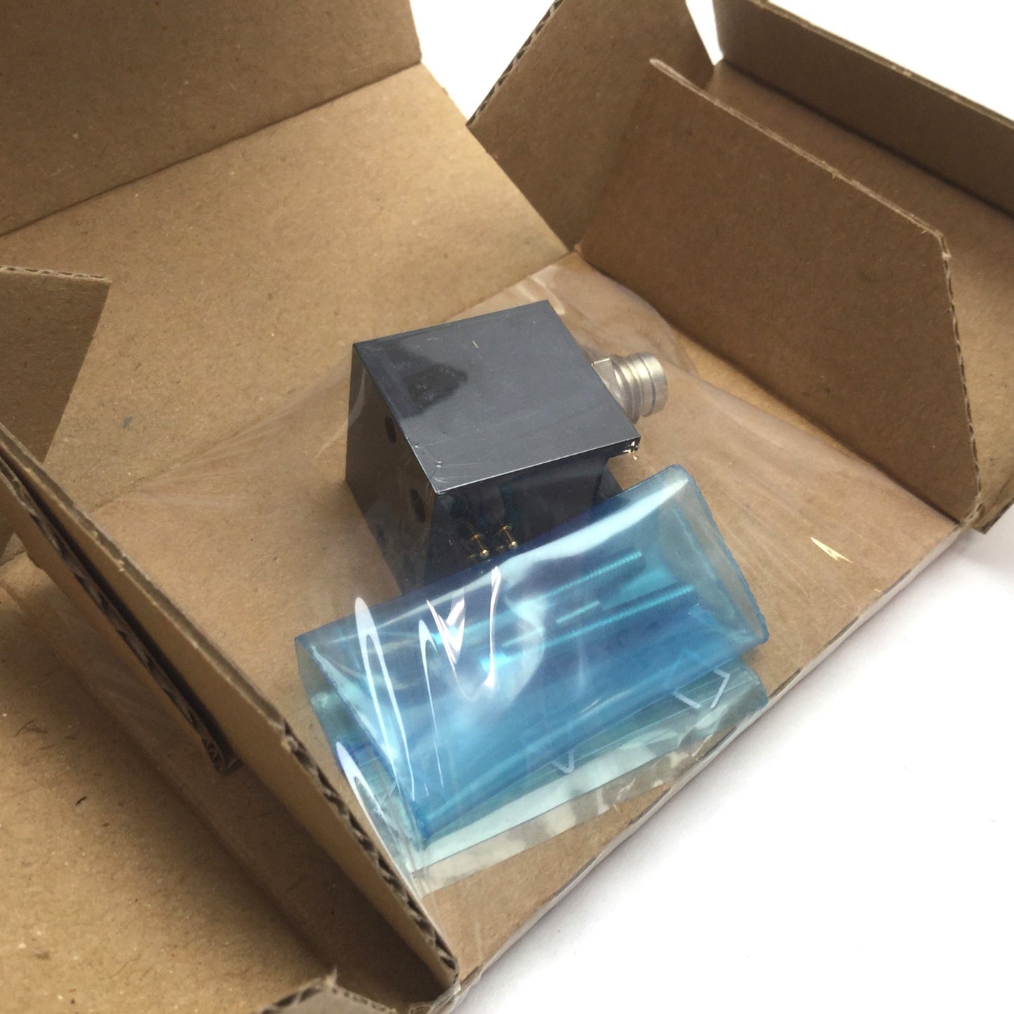 New – Open box Zimmer Group WER201FF04 Energy Element 4-Pin Male Connection Supply 60VAC 75VDC