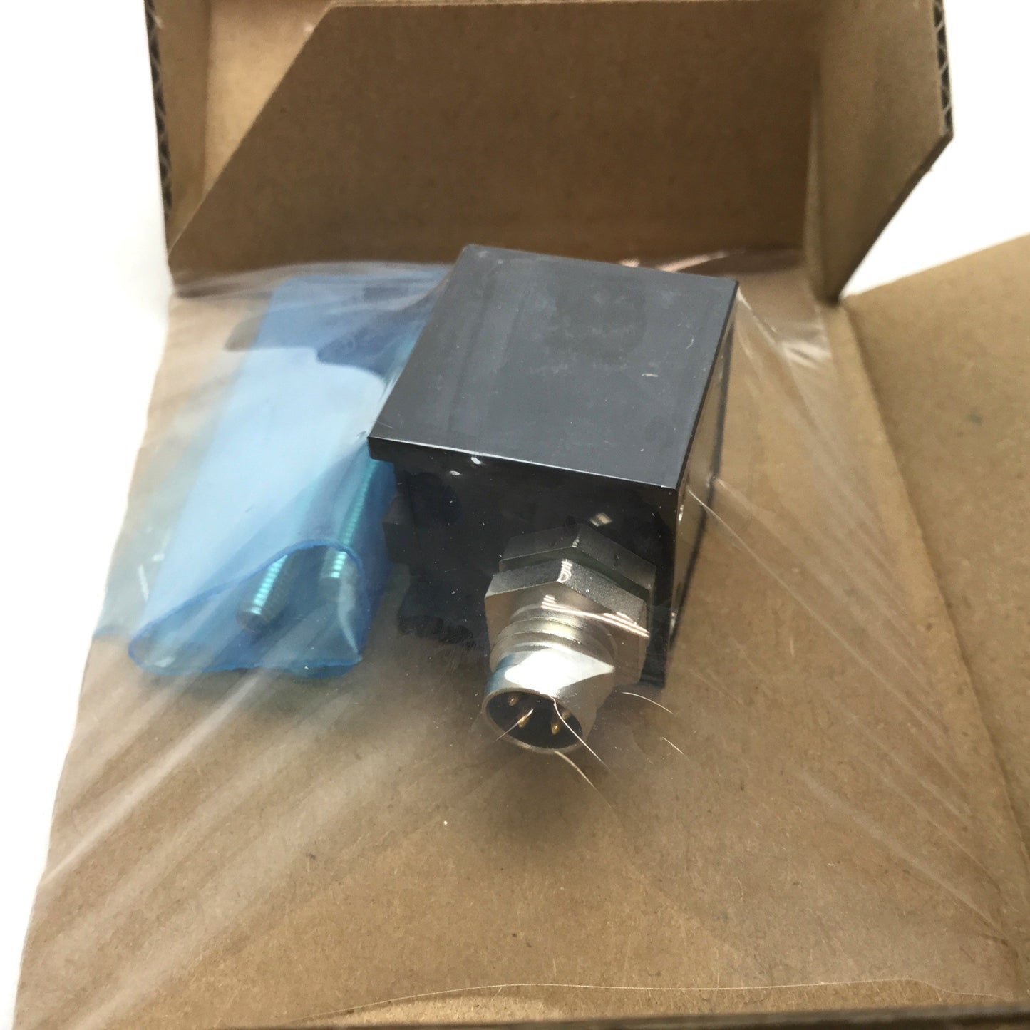 New – Open box Zimmer Group WER201FF04 Energy Element 4-Pin Male Connection Supply 60VAC 75VDC