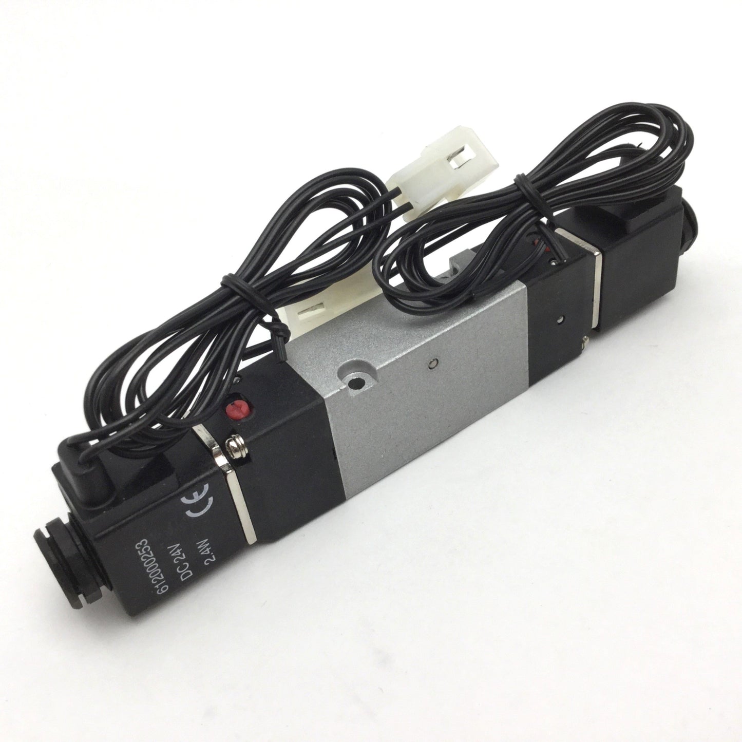 New – Open box 612000253 Dual Solenoid Pneumatic Valves 24VDC 2.4W w/ Gasket And Bolts