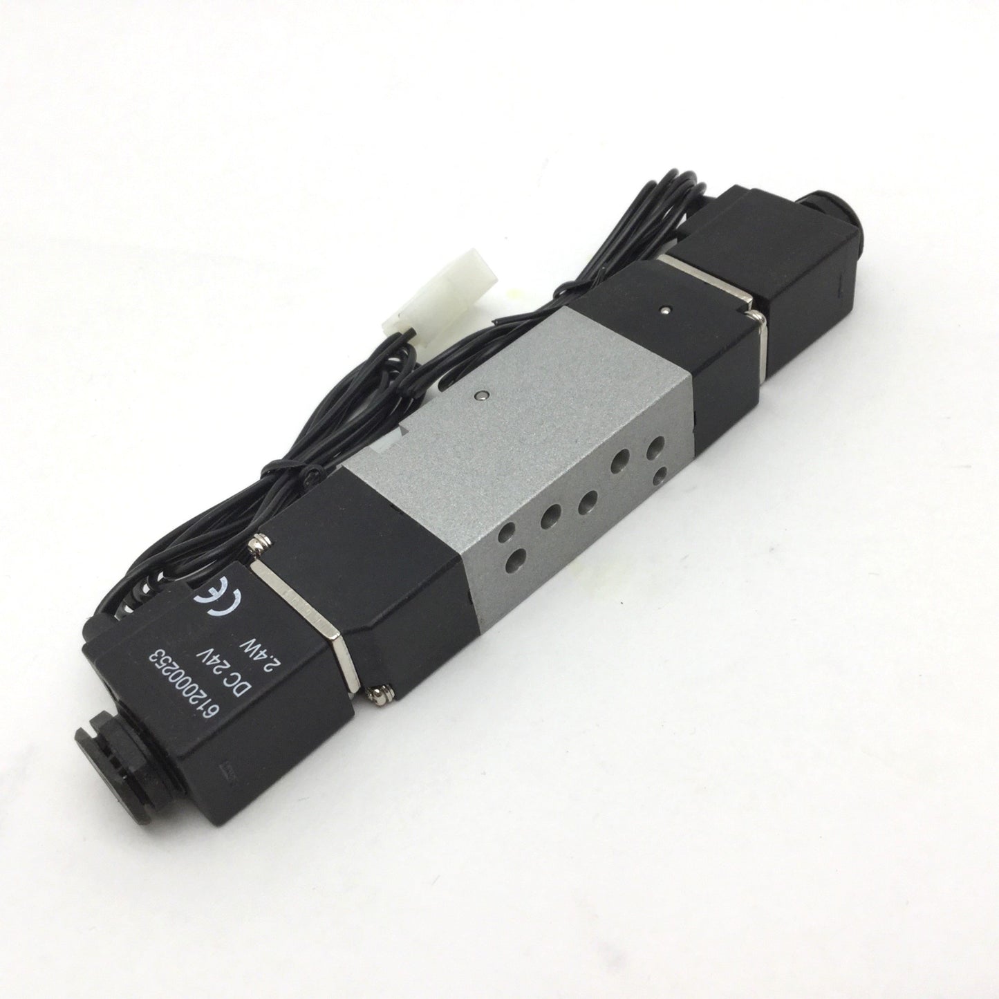 New – Open box 612000253 Dual Solenoid Pneumatic Valves 24VDC 2.4W w/ Gasket And Bolts