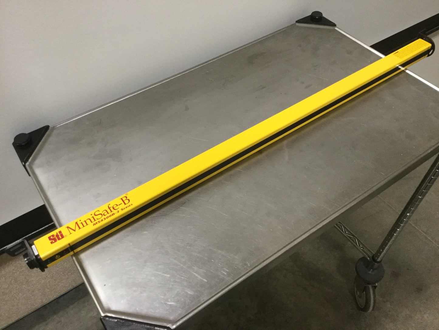 Used STI MiniSafe-B MS4332B-2 L: 32" Light Curtain Transmitter MS4300-B