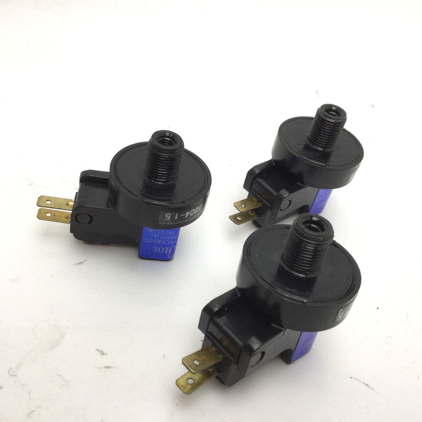Used Lot of 3 Airtrol AT-1004-1.5 Pressure Switch, 1.5"WC SPDT, 1NC 1NO, 1/8" NPT