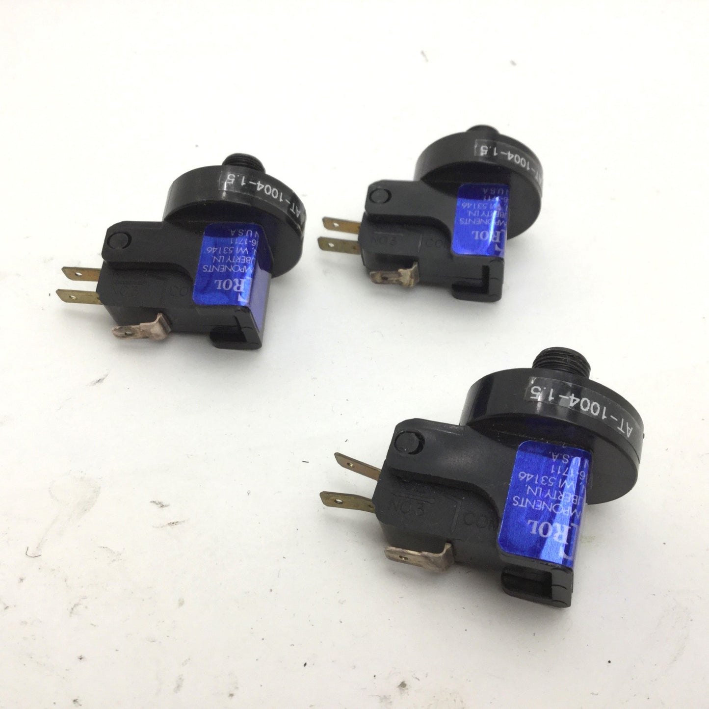 Used Lot of 3 Airtrol AT-1004-1.5 Pressure Switch, 1.5"WC SPDT, 1NC 1NO, 1/8" NPT