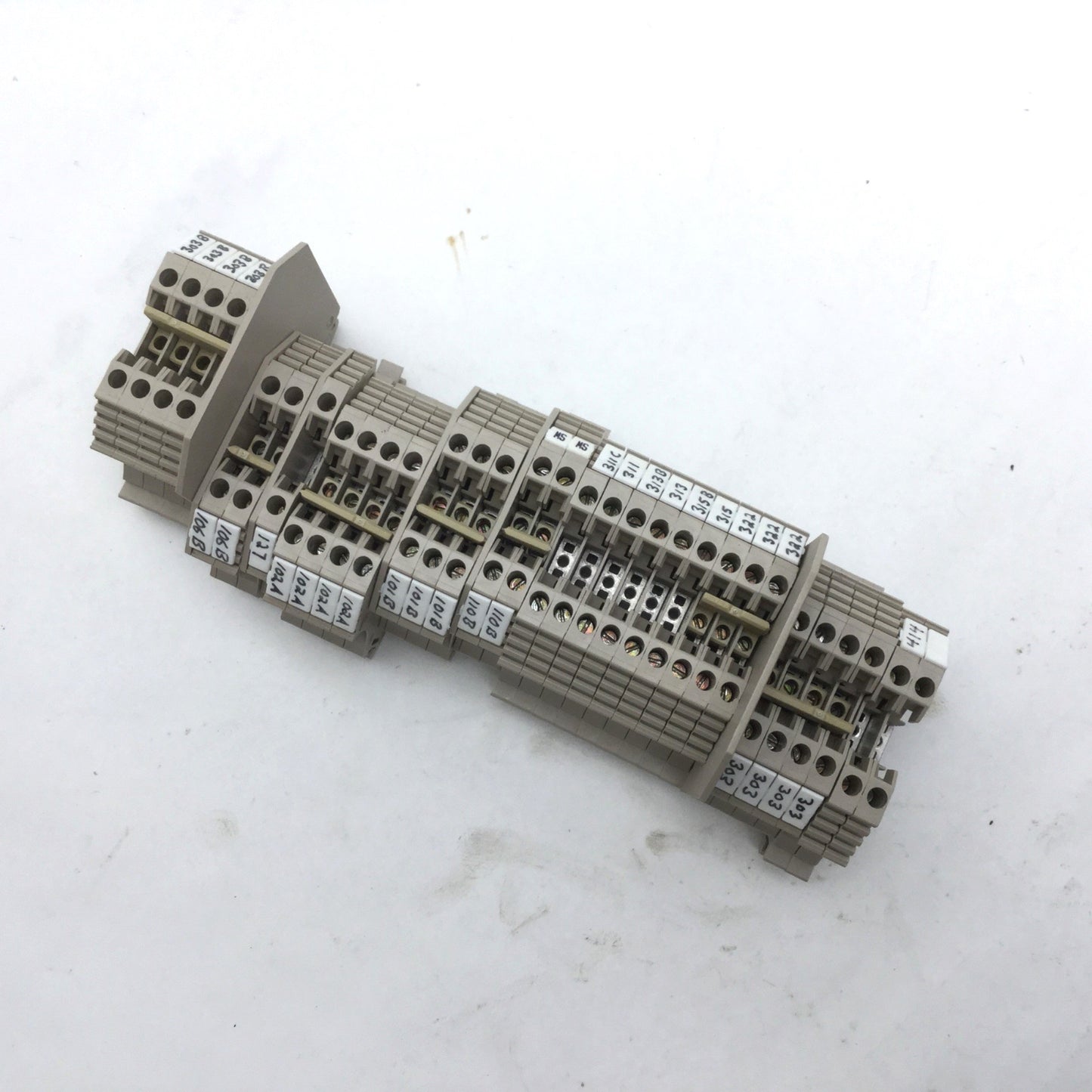 Used Lot of 32 Weidmuller WDU 2.5 W-Series Feed-Thru Terminal Blocks 660V