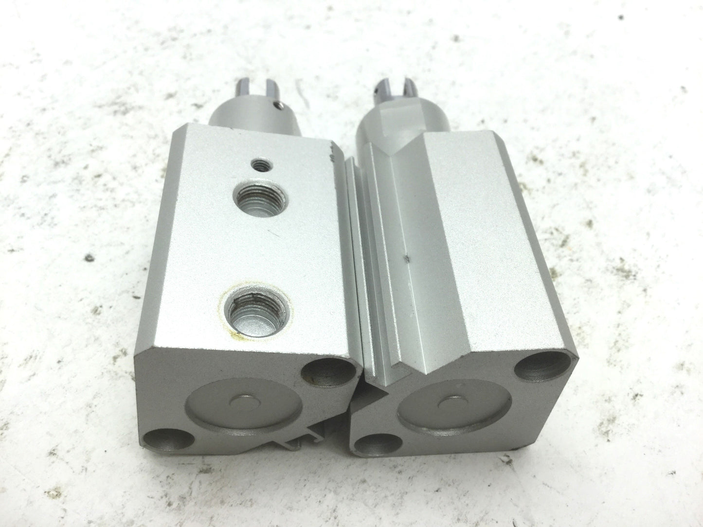 Used Lot of 2 SMC RSDQB20-10DR Pneumatic Cylinders, Bore: 20mm, Stroke: 10mm, Magnet