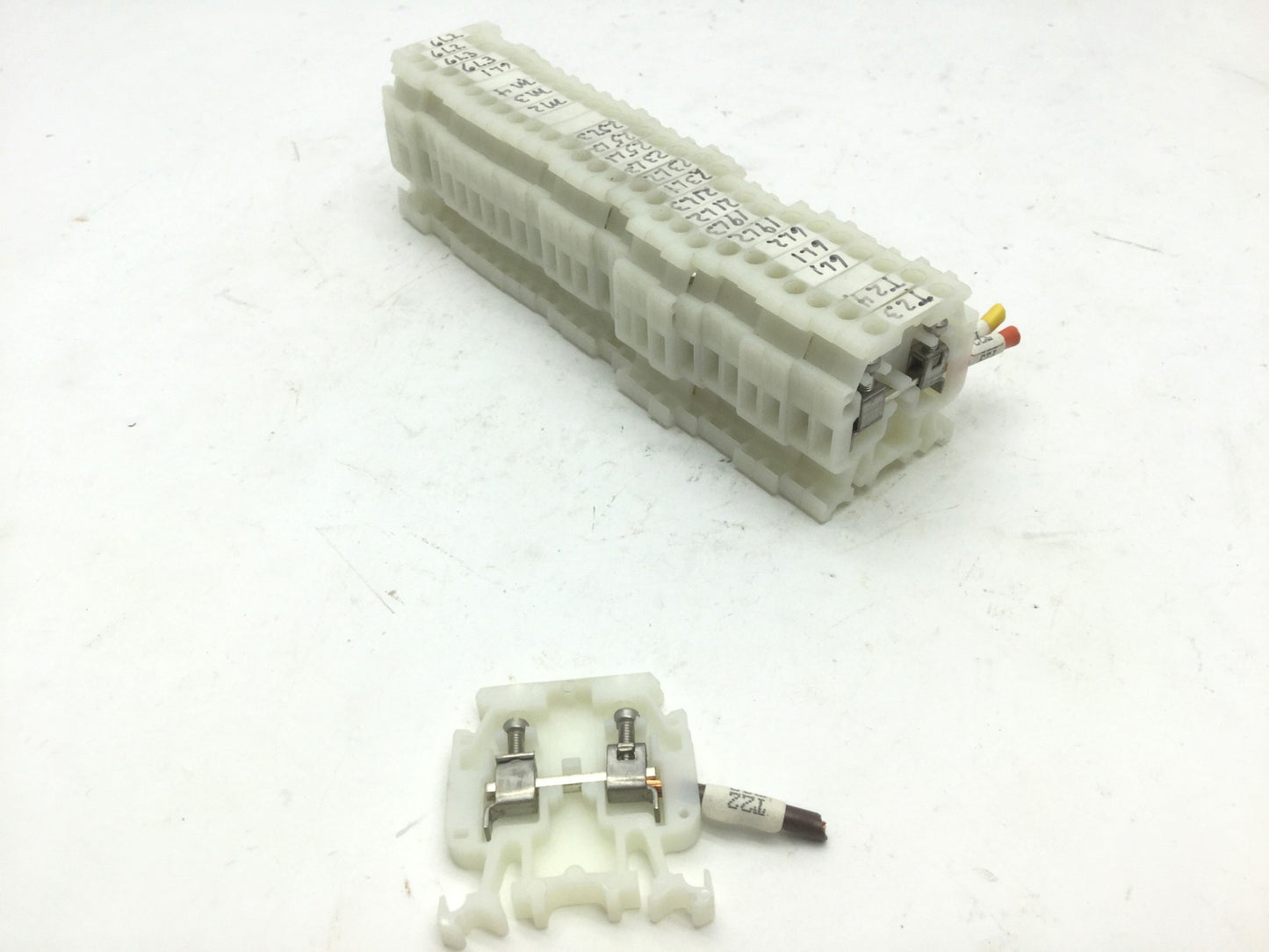 Used Lot of 28 Allen Bradley 1492-HM1 Terminal Blocks White 30-12 AWG 600V AC/DC 30A