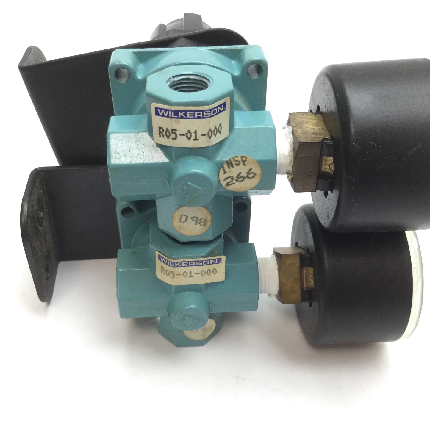 Used Lot of 2 Wilkerson R05-01-000 Pneumatic Regulator, Ports: 1/8" NPT, 5-125psi