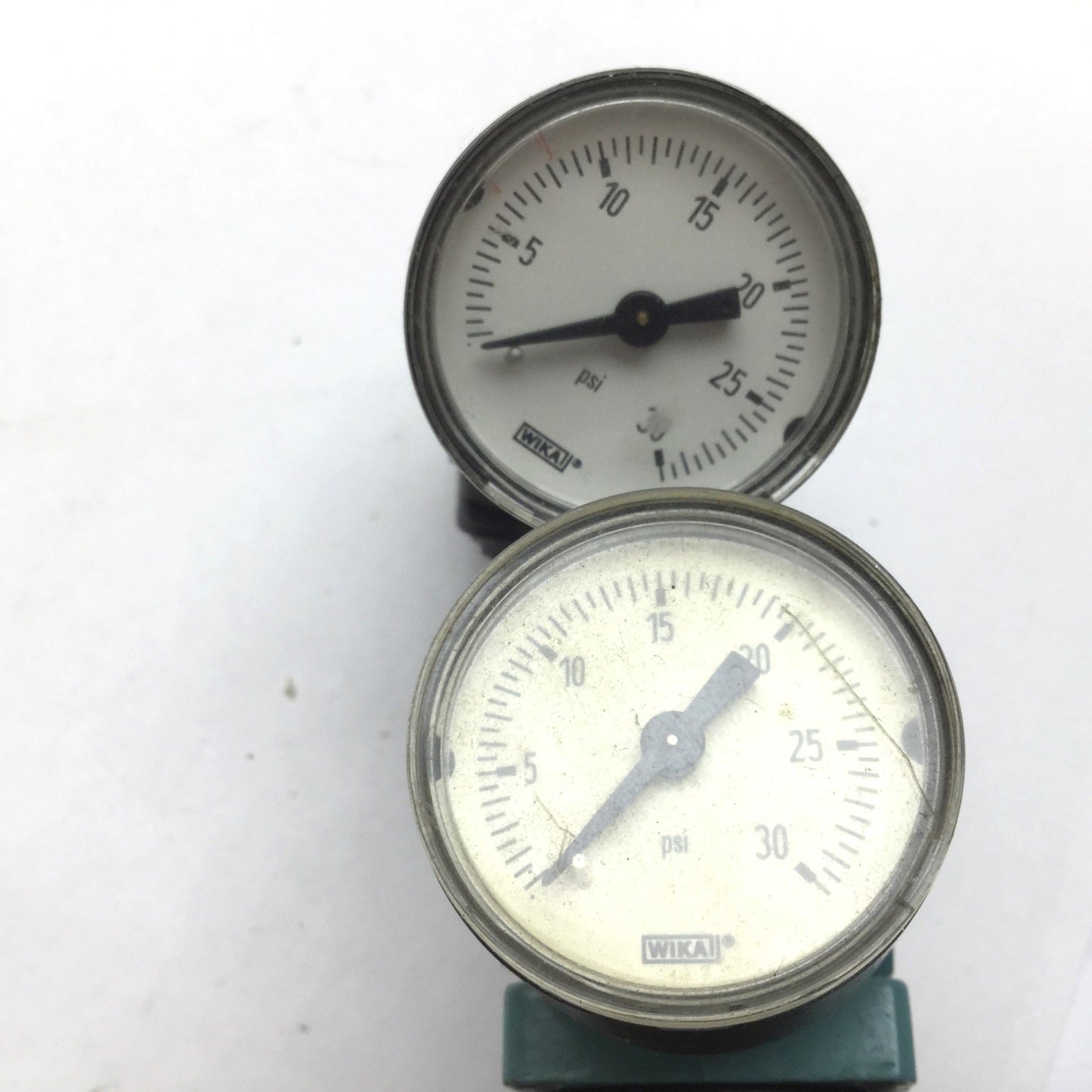 Used Lot of 2 Wilkerson R05-01-000 Pneumatic Regulator, Ports: 1/8" NPT, 5-125psi