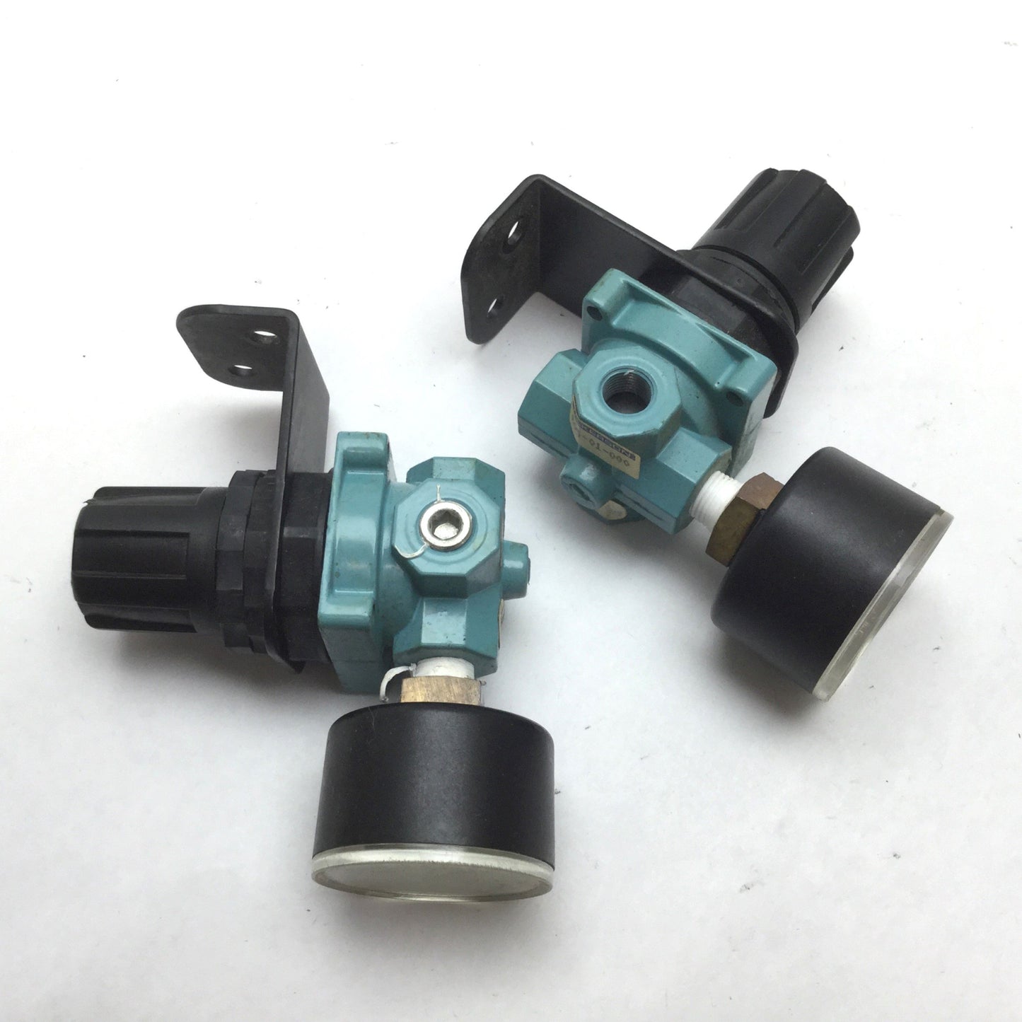 Used Lot of 2 Wilkerson R05-01-000 Pneumatic Regulator, Ports: 1/8" NPT, 5-125psi