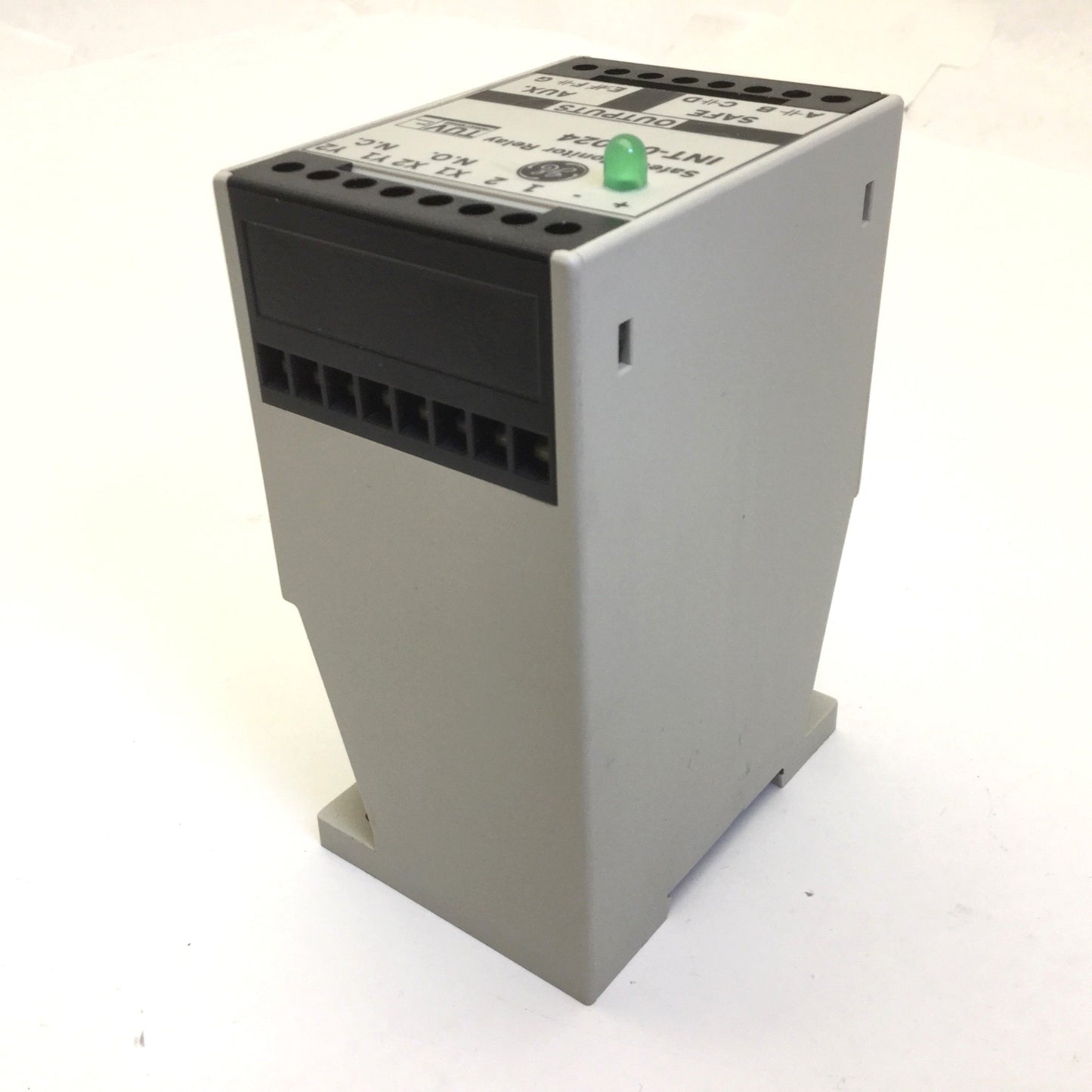 Used GE Interlogix INT-03-024 Safety Gate Relay, 24VDC, Out: 120-230VAC/30-60VDC