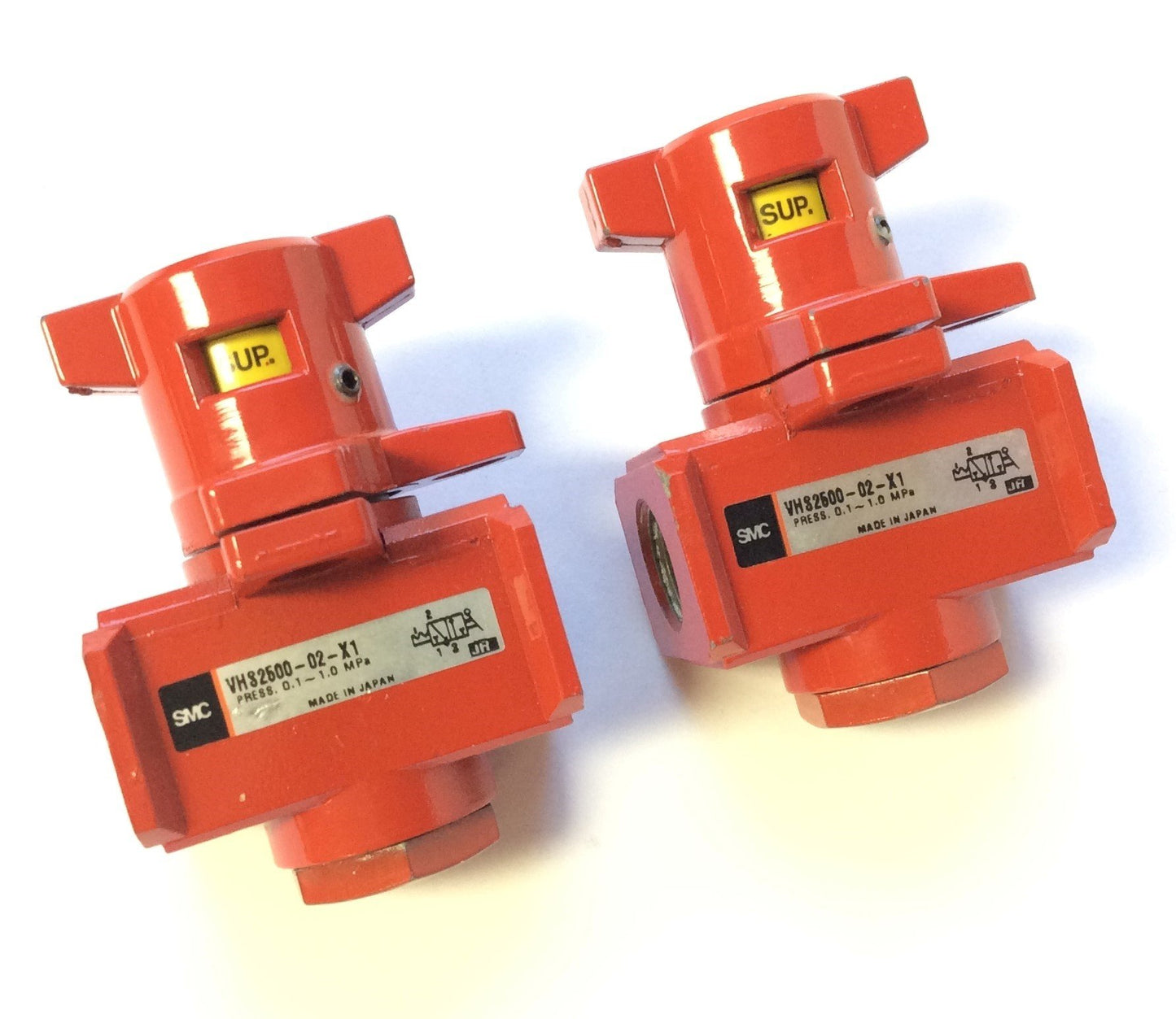 Used Lot of 2 SMC VHS2500-02-X1 Residual Pressure Relief Valve 3-Port w/ Locking Hole