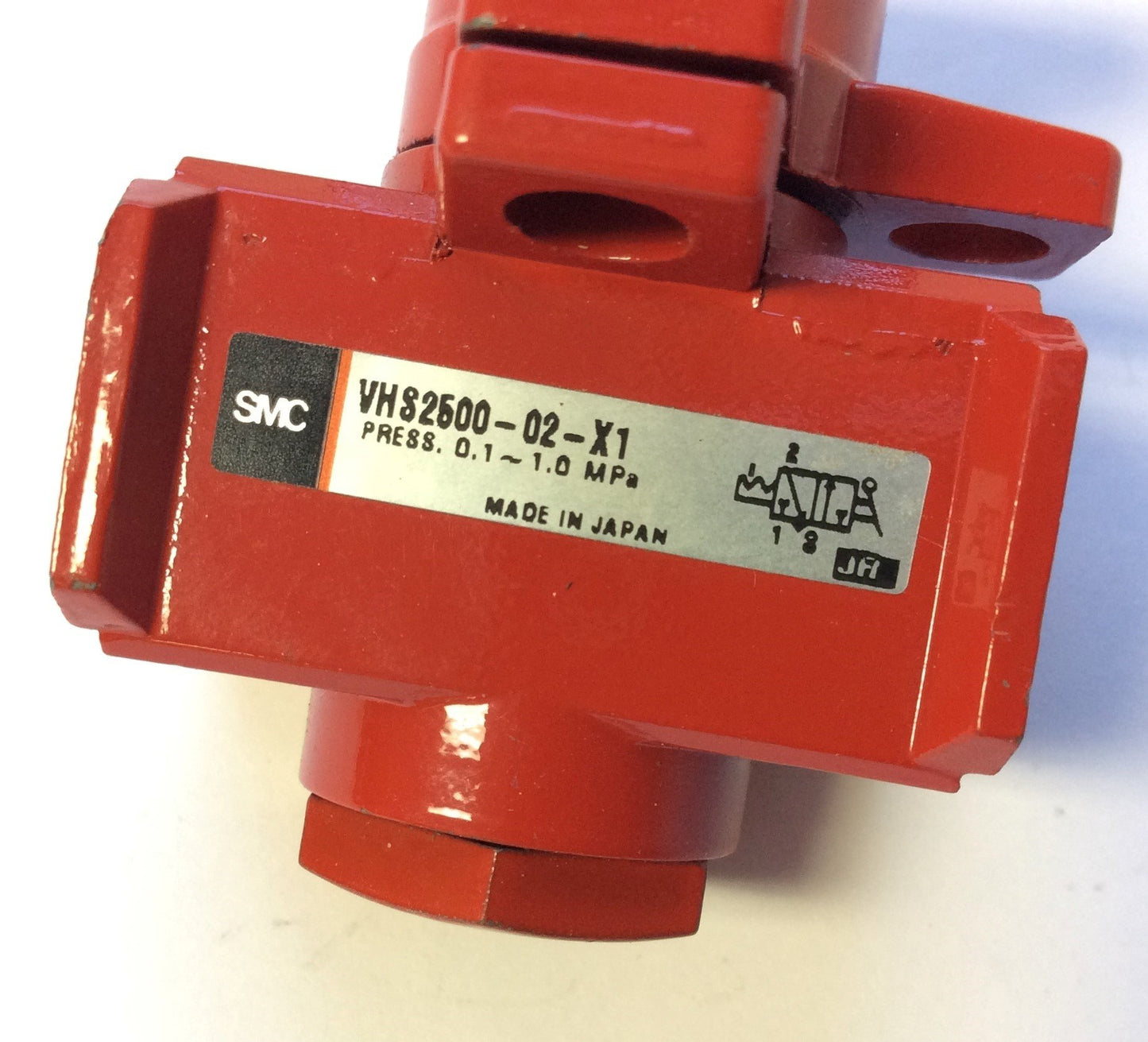 Used Lot of 2 SMC VHS2500-02-X1 Residual Pressure Relief Valve 3-Port w/ Locking Hole