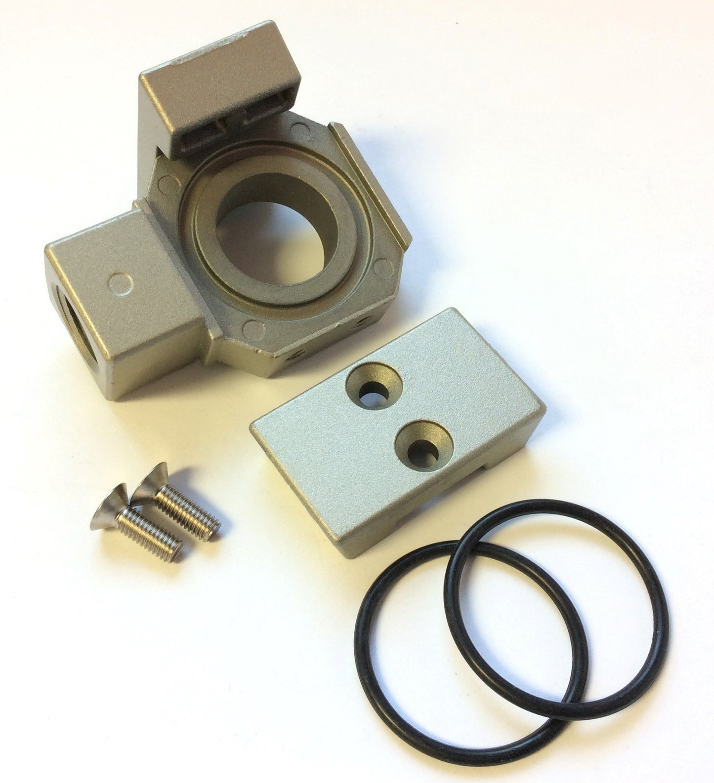 New – Open box Lot of 4 SMC Y61-N04 T-Interface Mounting Manifold Spacer 1/2" NPT Port Size