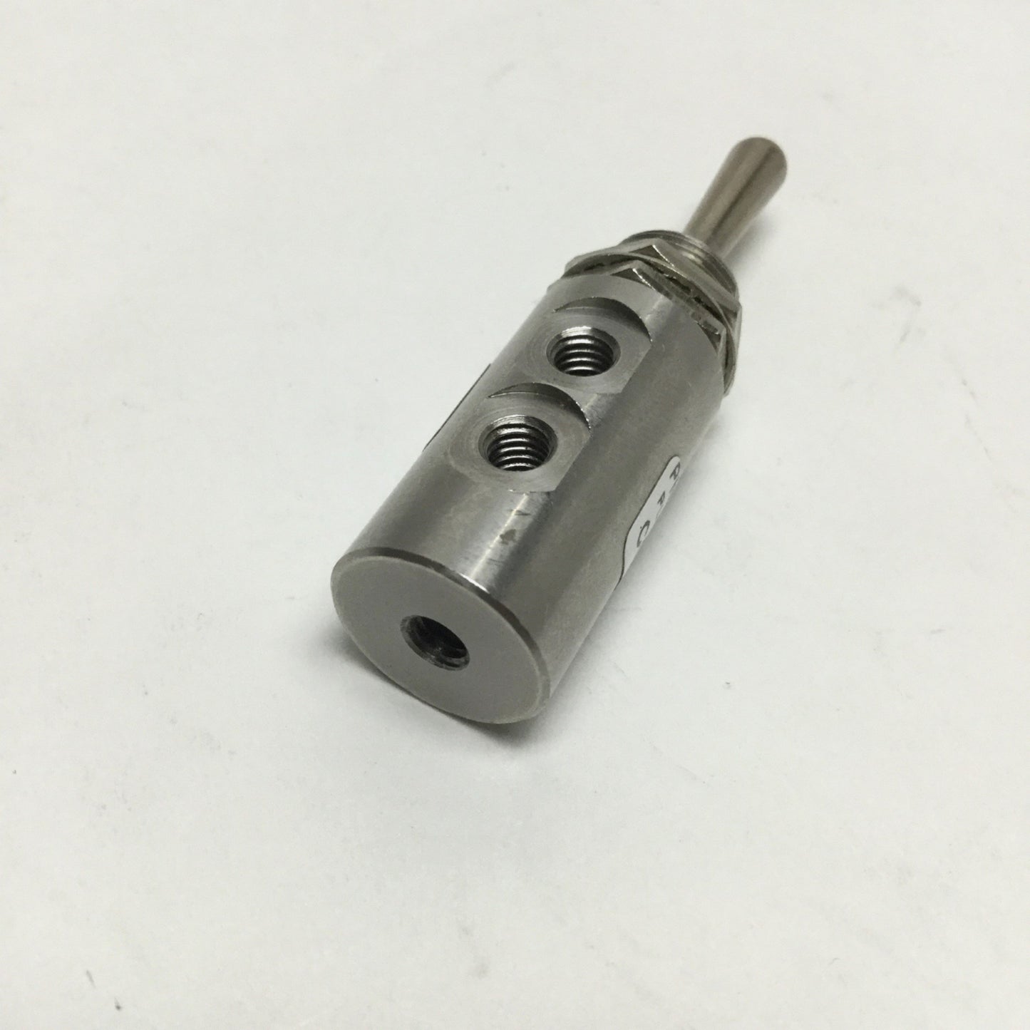 Used Pneumadyne C032023 Stainless Momentary Toggle Valve, 3-Way NC, 10-32 Ports