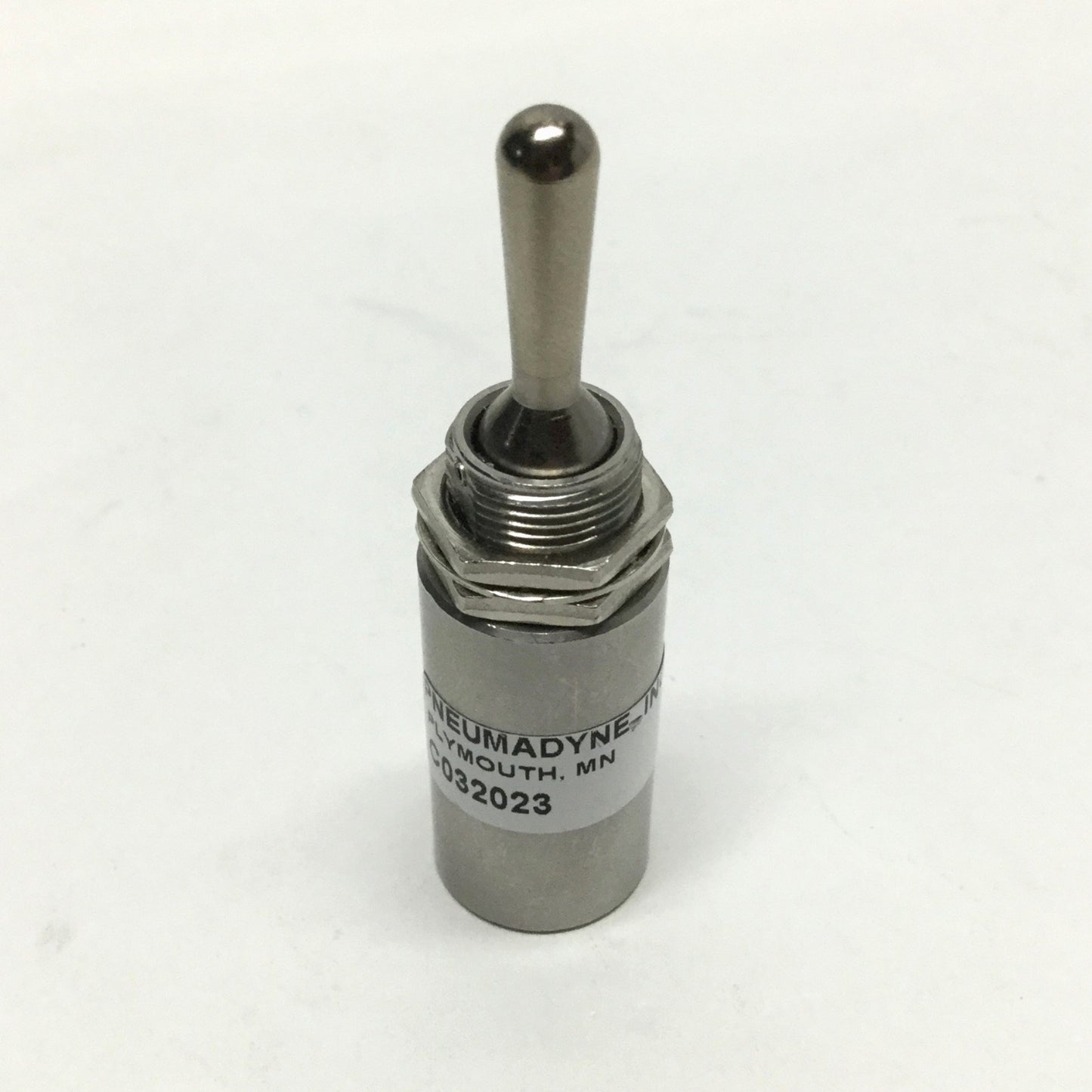 Used Pneumadyne C032023 Stainless Momentary Toggle Valve, 3-Way NC, 10-32 Ports