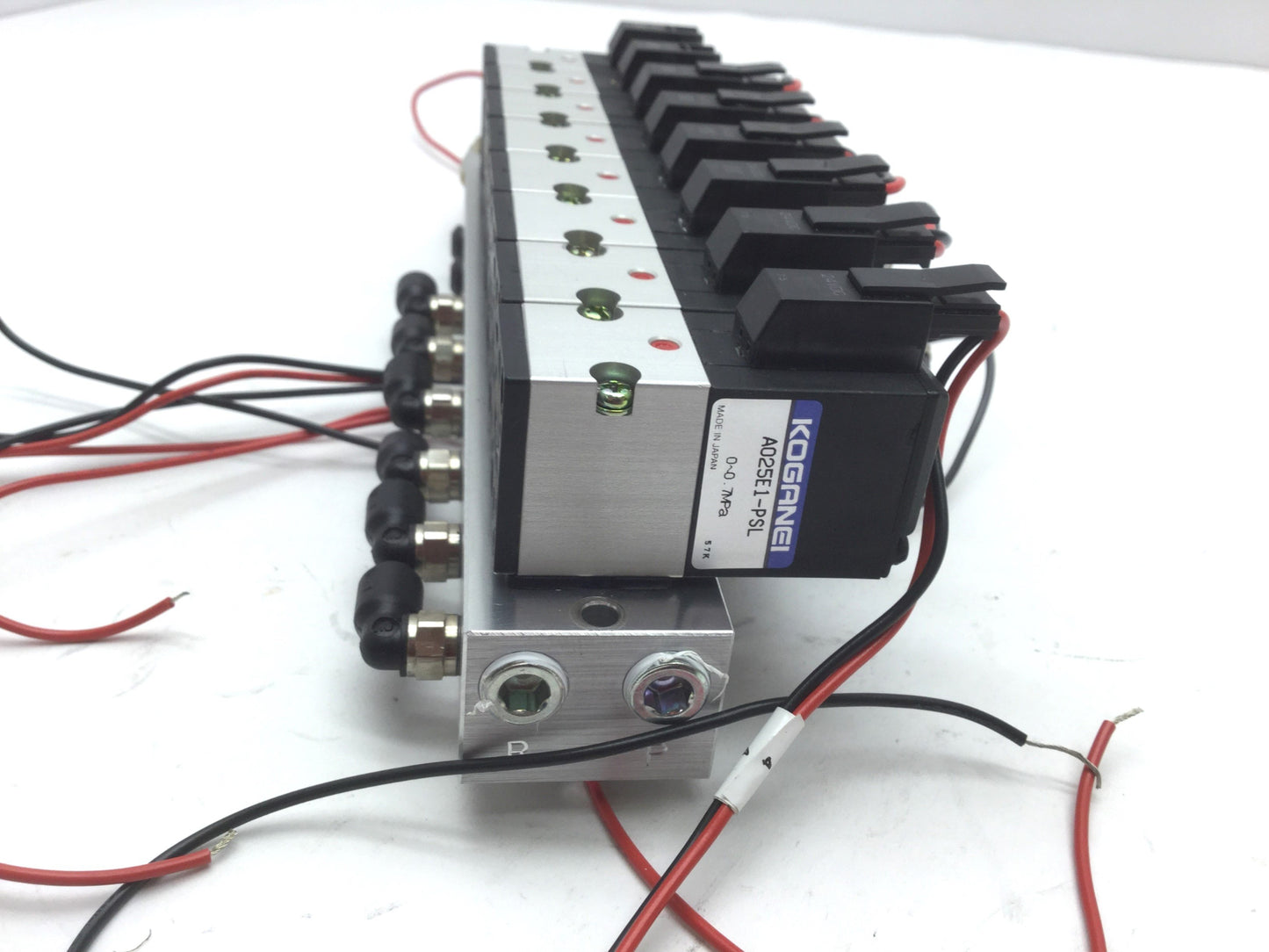 Used Manifold of 8 Koganei A025E1-PSL Solenoid Valves 24VDC, 0~0.7MPa 2-pos 3-Port
