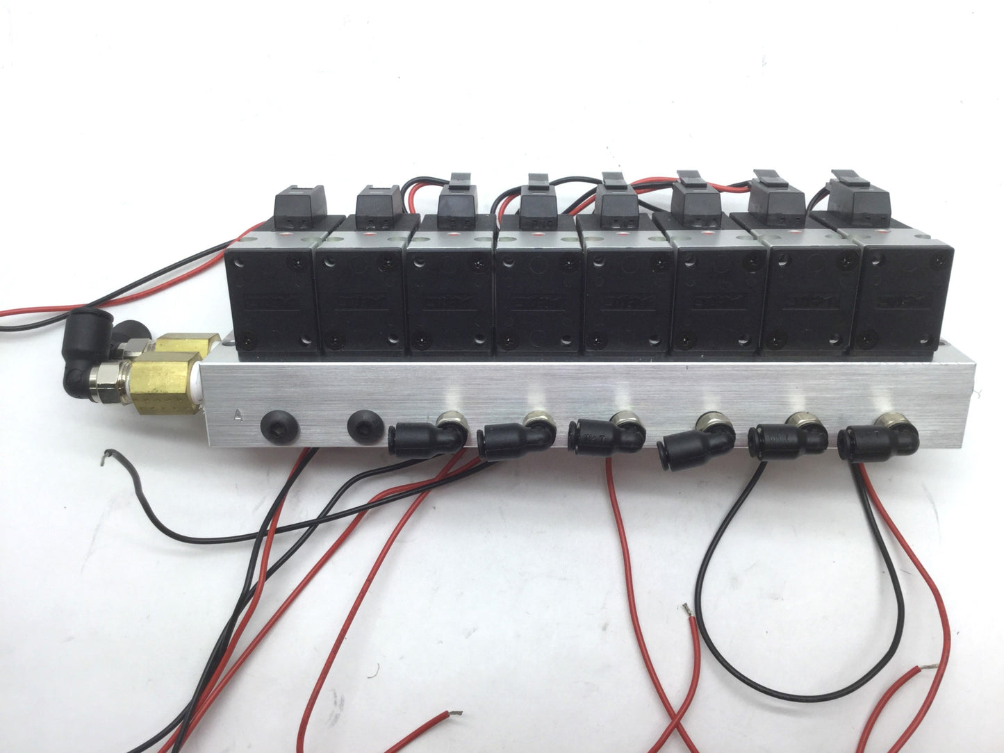 Used Manifold of 8 Koganei A025E1-PSL Solenoid Valves 24VDC, 0~0.7MPa 2-pos 3-Port