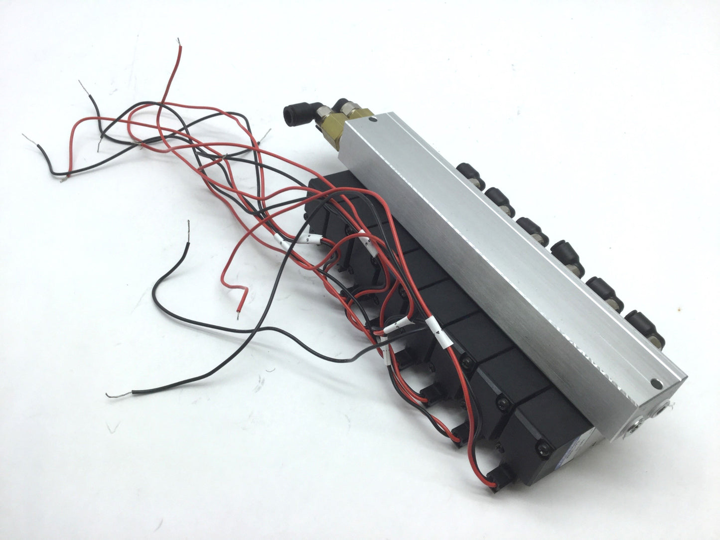 Used Manifold of 8 Koganei A025E1-PSL Solenoid Valves 24VDC, 0~0.7MPa 2-pos 3-Port