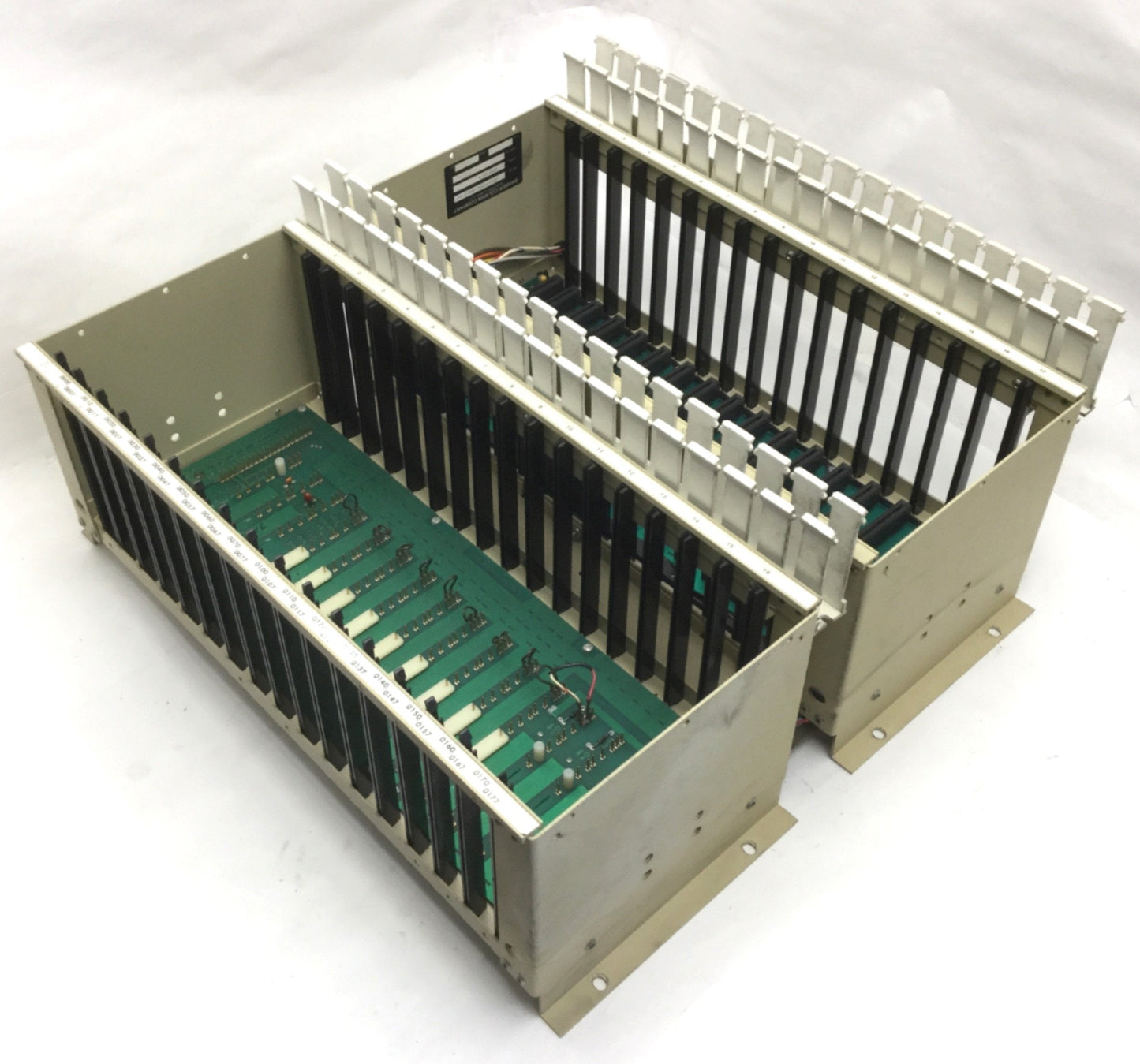 Used Barber Colman VB16-P200L-00A-0-04, 34-Slot Card Rack, 120VAC, 60Hz, A-11470 MB